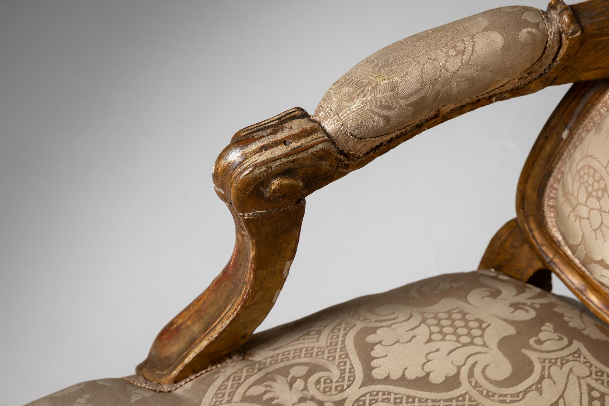 Louis XVI-Sessel aus geschnitztem und vergoldetem Holz aus dem 18. (18. Jahrhundert und früher) im Angebot