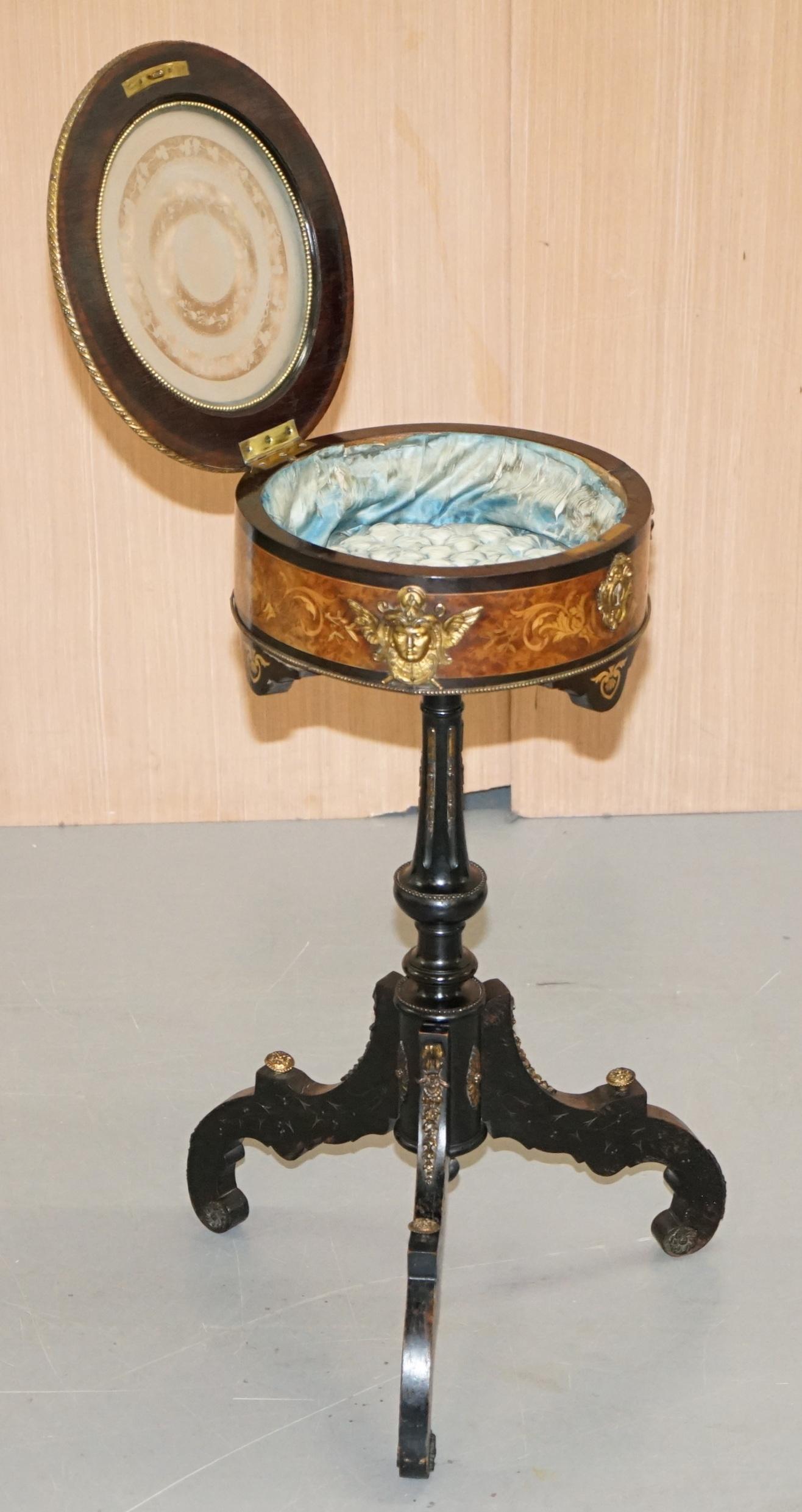 18. Jahrhundert Louis XVI Bijouterie Vitrine Tisch Hand geätztem Glas vergoldetem Metall im Angebot 12