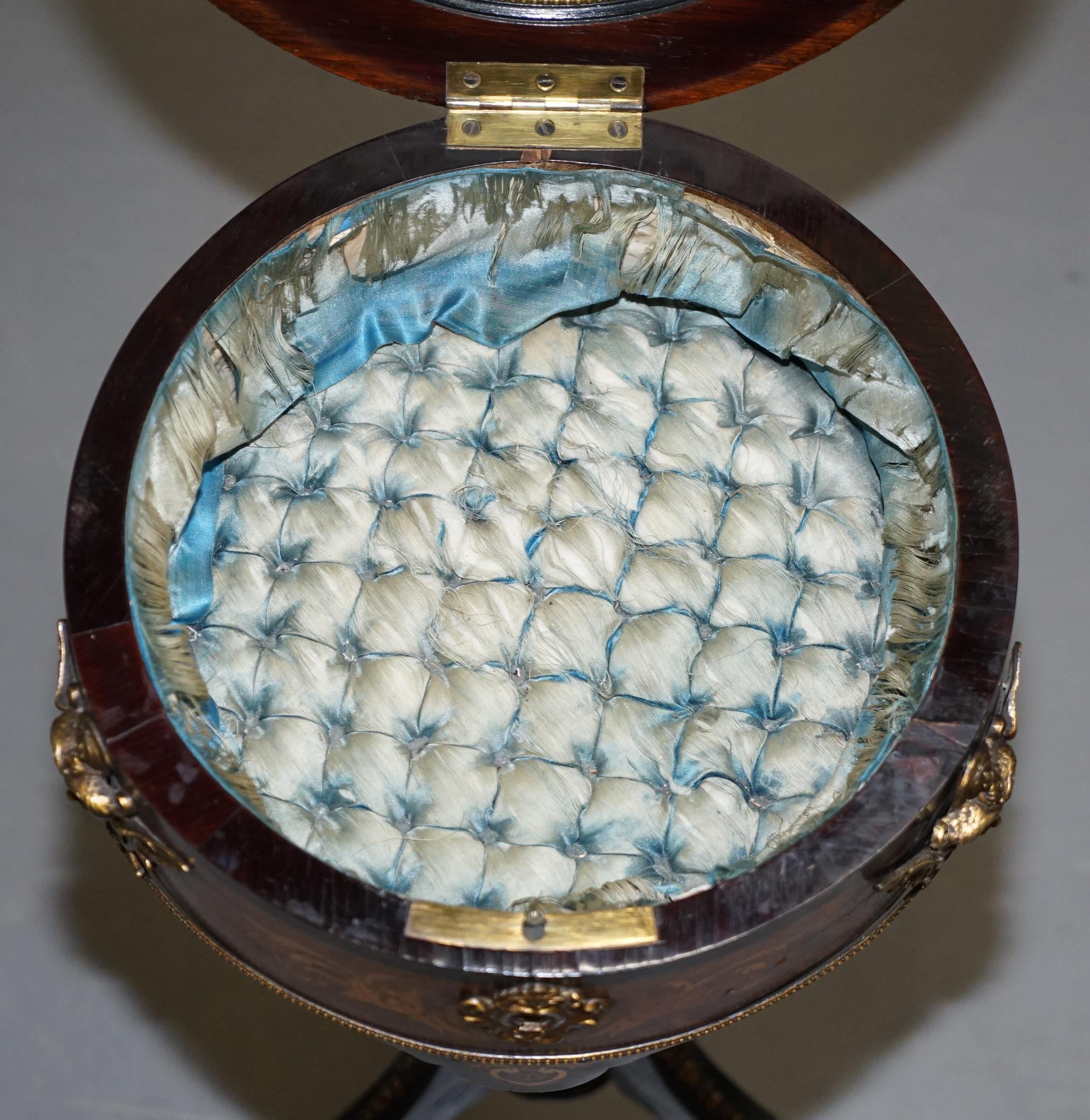 18. Jahrhundert Louis XVI Bijouterie Vitrine Tisch Hand geätztem Glas vergoldetem Metall im Angebot 13