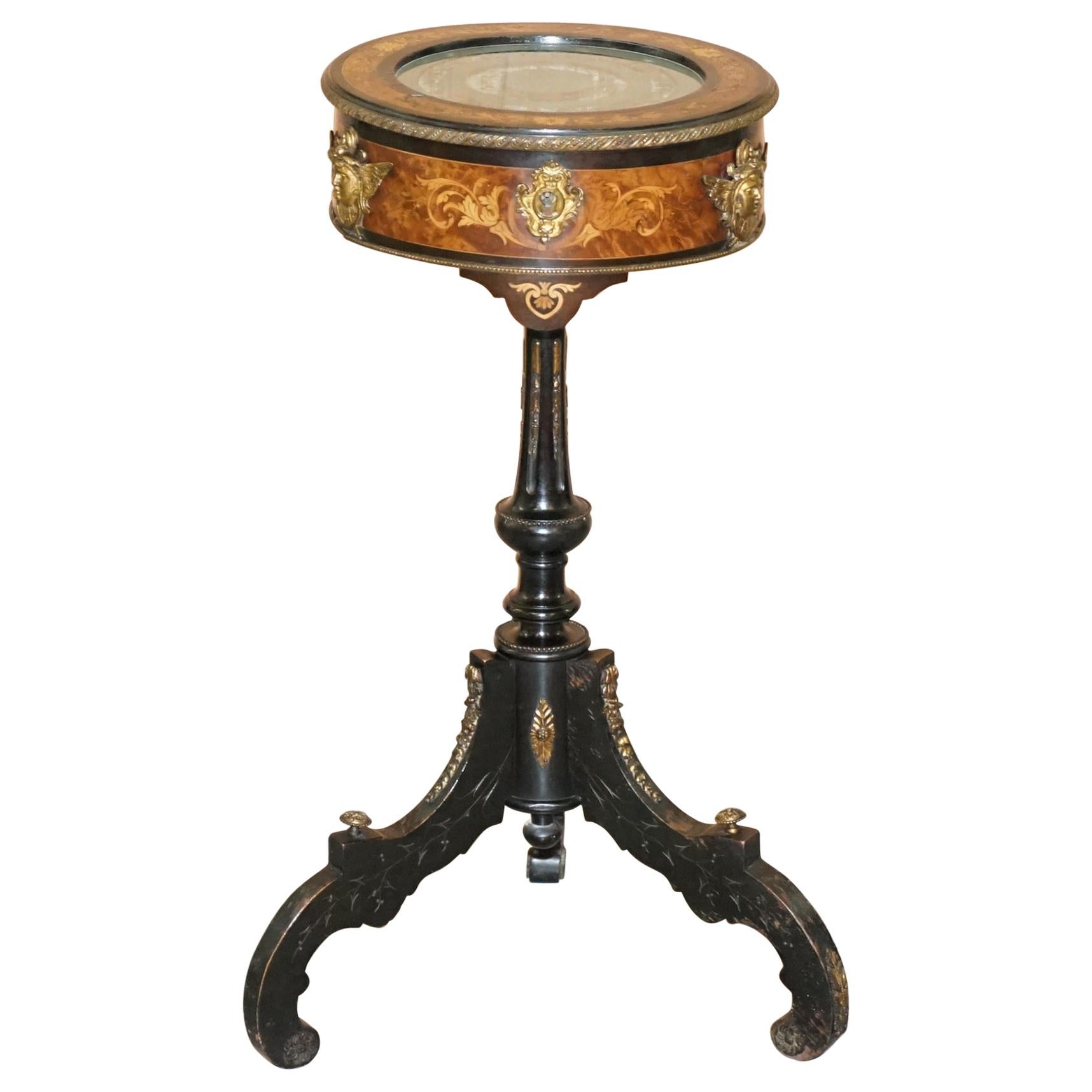 18. Jahrhundert Louis XVI Bijouterie Vitrine Tisch Hand geätztem Glas vergoldetem Metall im Angebot