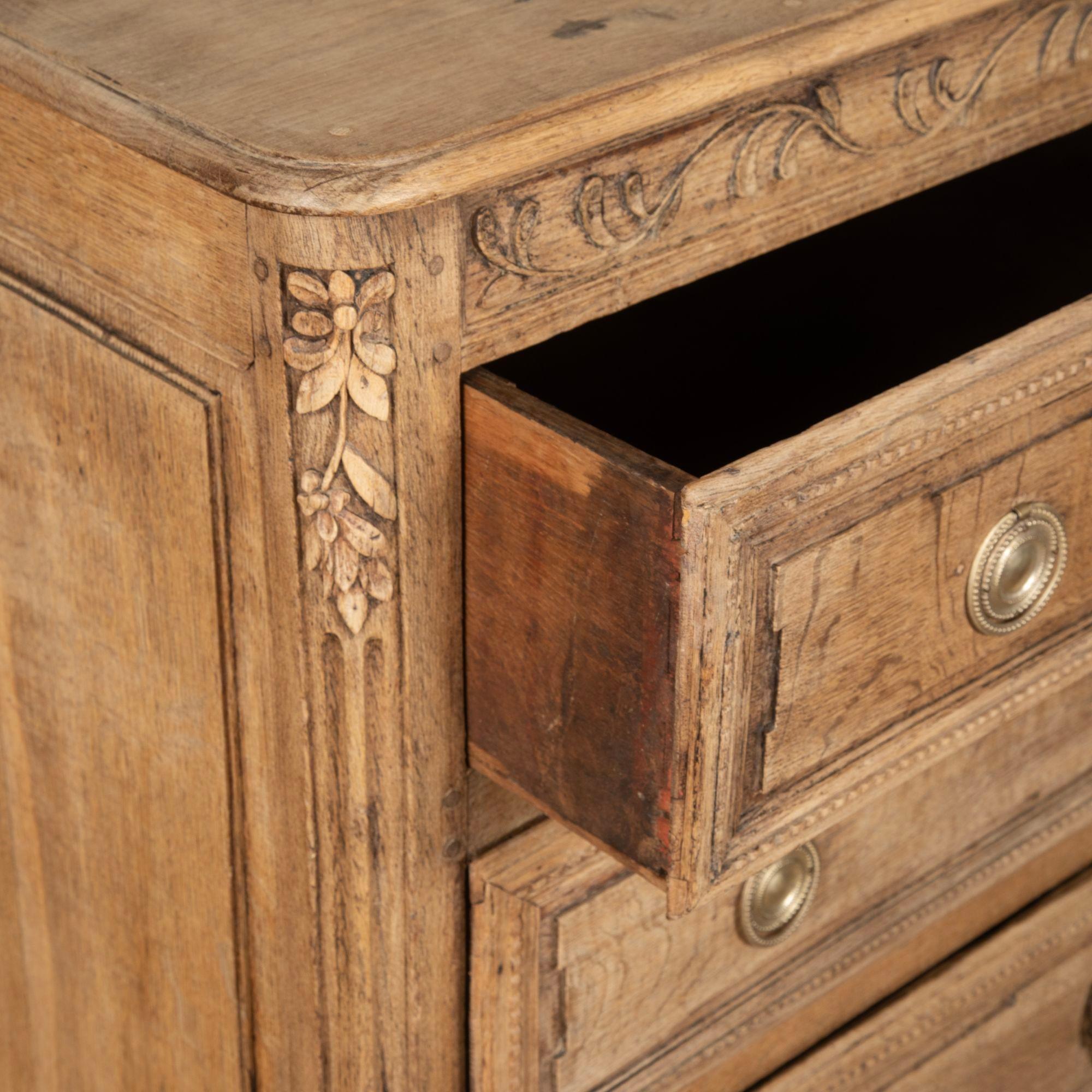 Commode in Oak sbiancato Luigi XVI del XVIII secolo in vendita 1