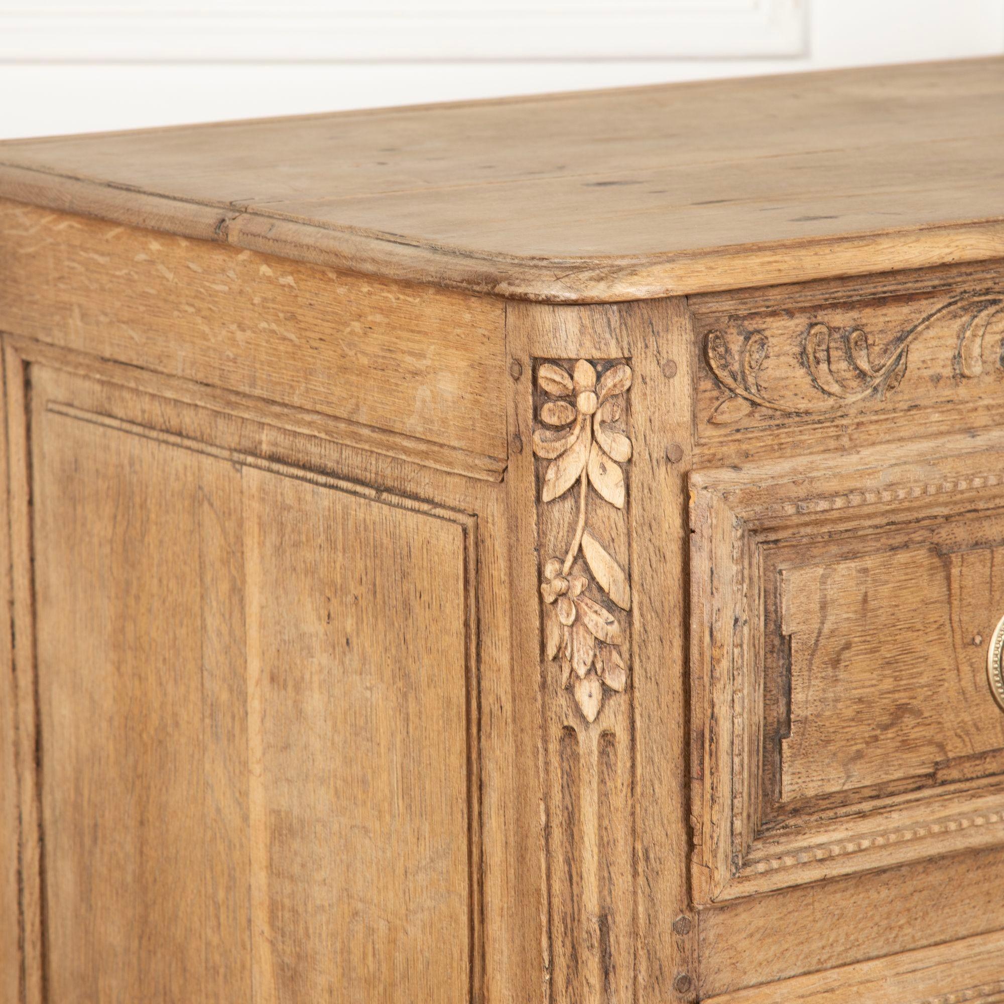 Commode in Oak sbiancato Luigi XVI del XVIII secolo in vendita 4
