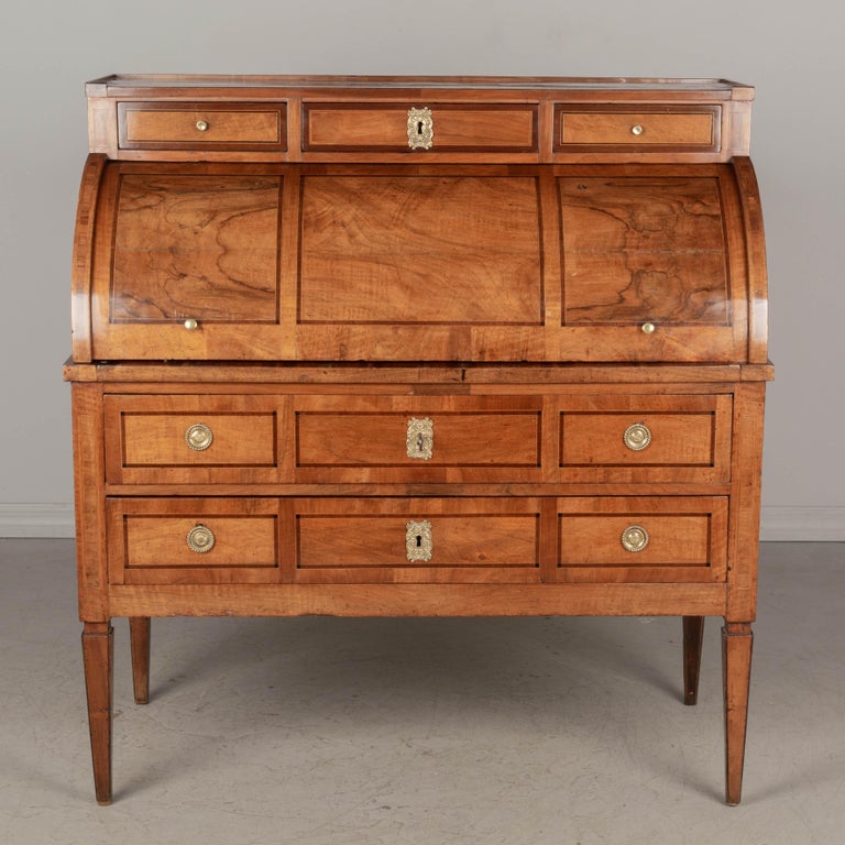 1 Petit bureau (coiffeuse transformée) en marqueterie bois de