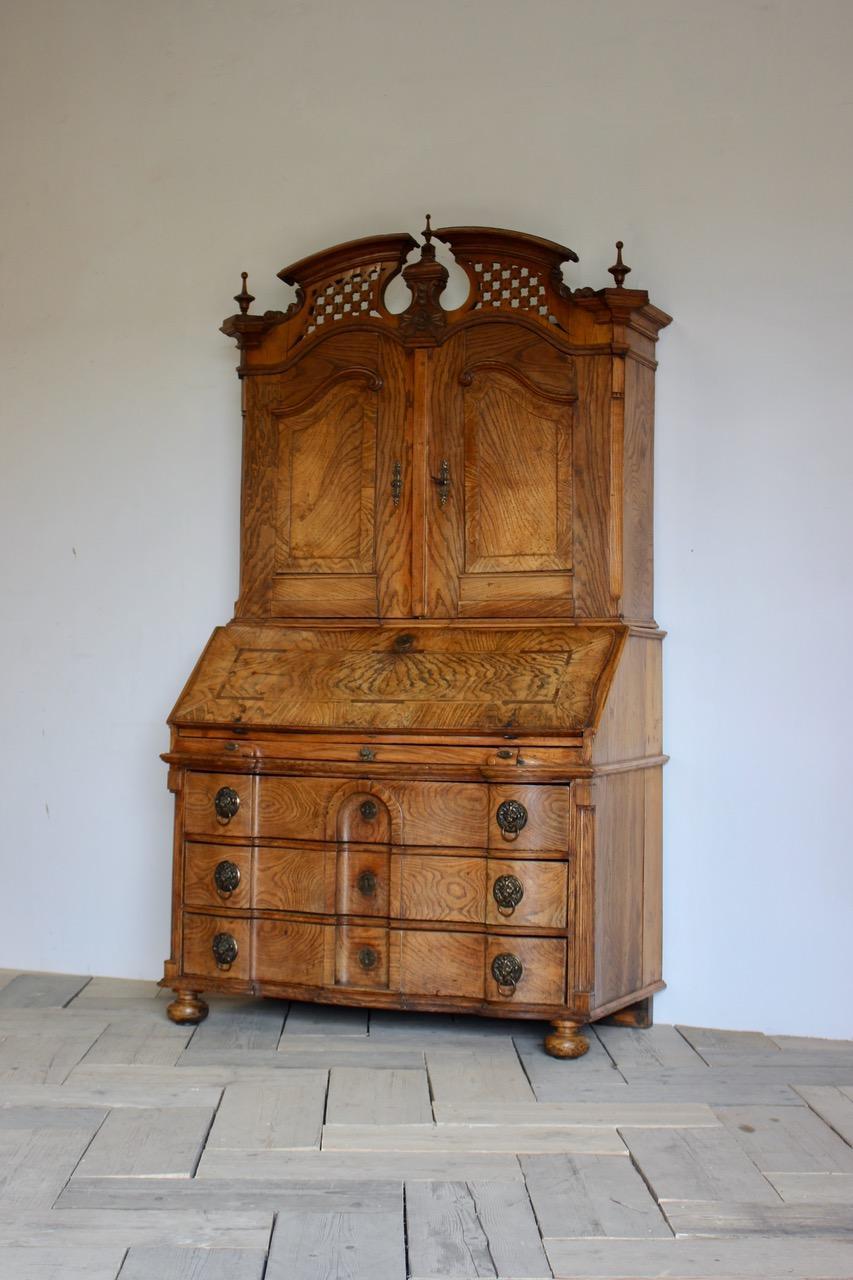 18th Century Louis XVI Bureau in Elm In Good Condition For Sale In Gloucestershire, GB