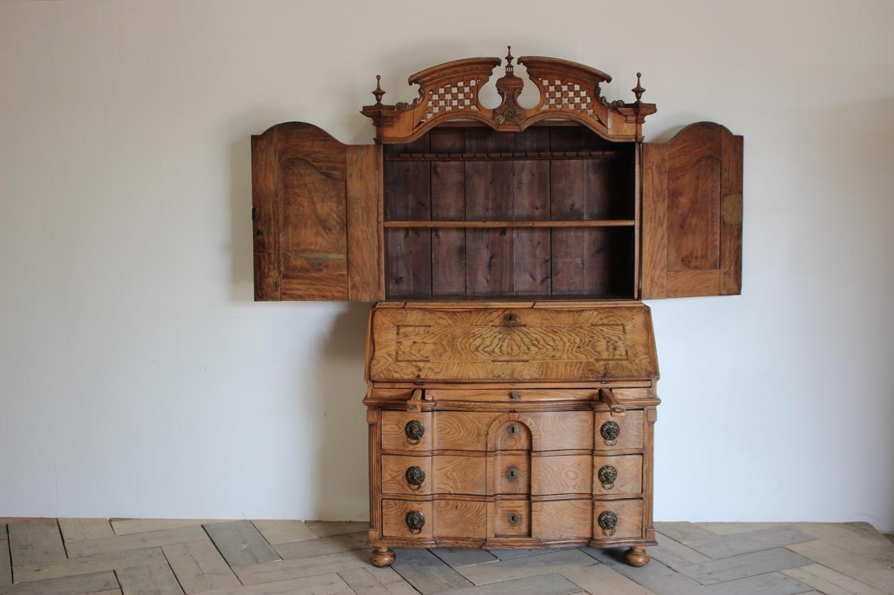 18th Century Louis XVI Bureau in Elm For Sale 5