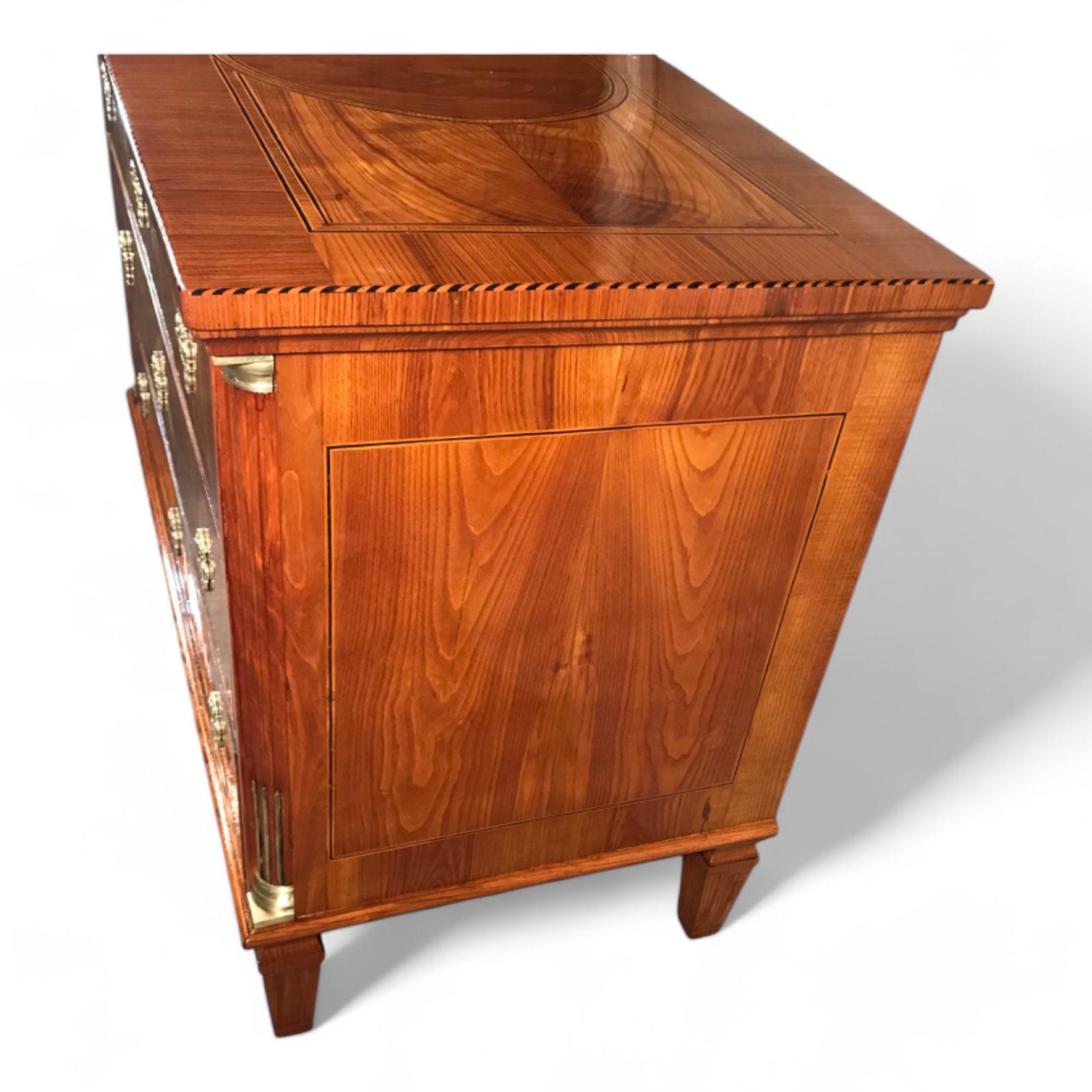Kommode im Louis-XVI-Stil des 18. Jahrhunderts, Deutschland 1780 im Angebot 2