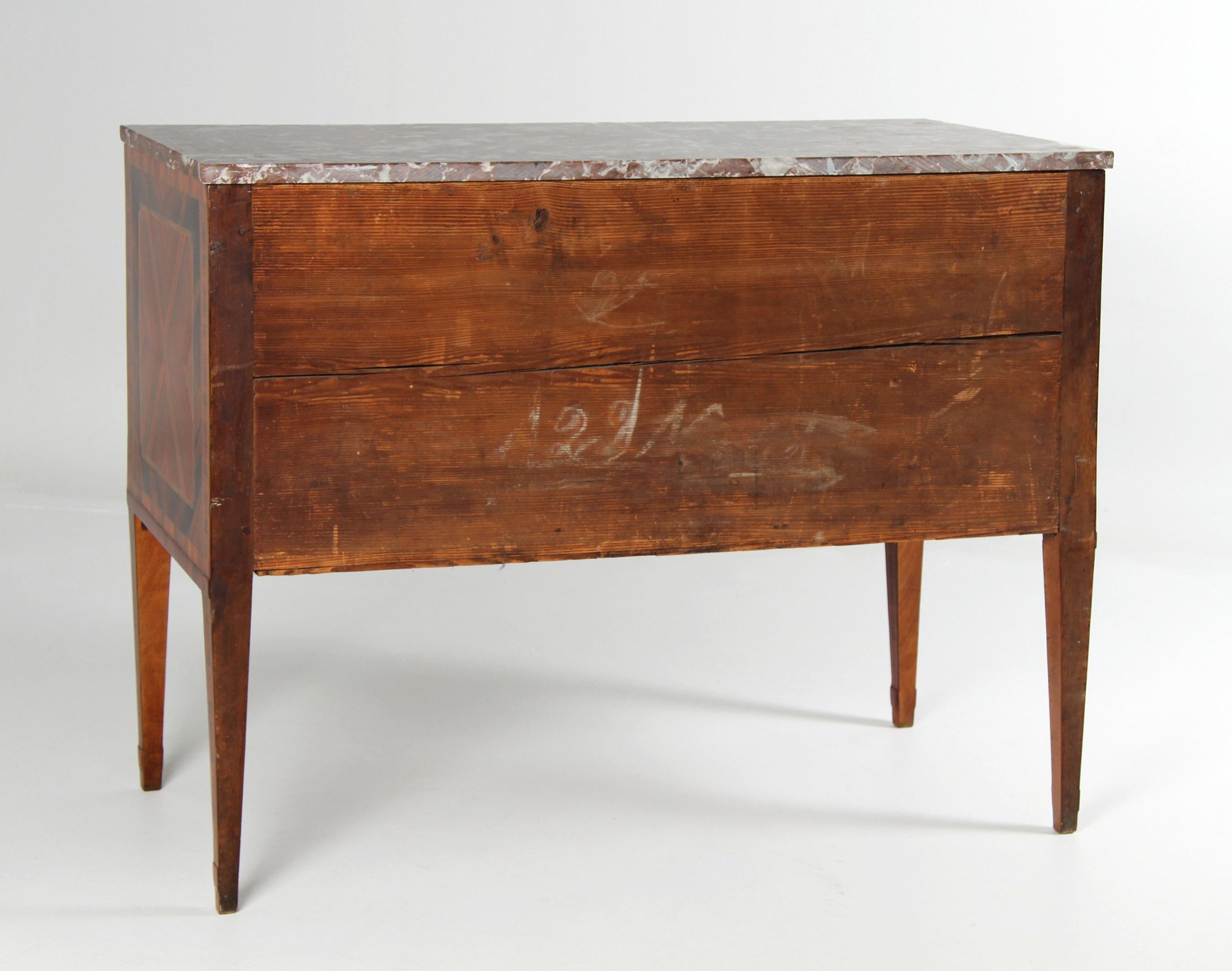 Louis XVI Kommode aus dem 18. Jahrhundert, Intarsien und Ormolu-Beschläge im Angebot 7