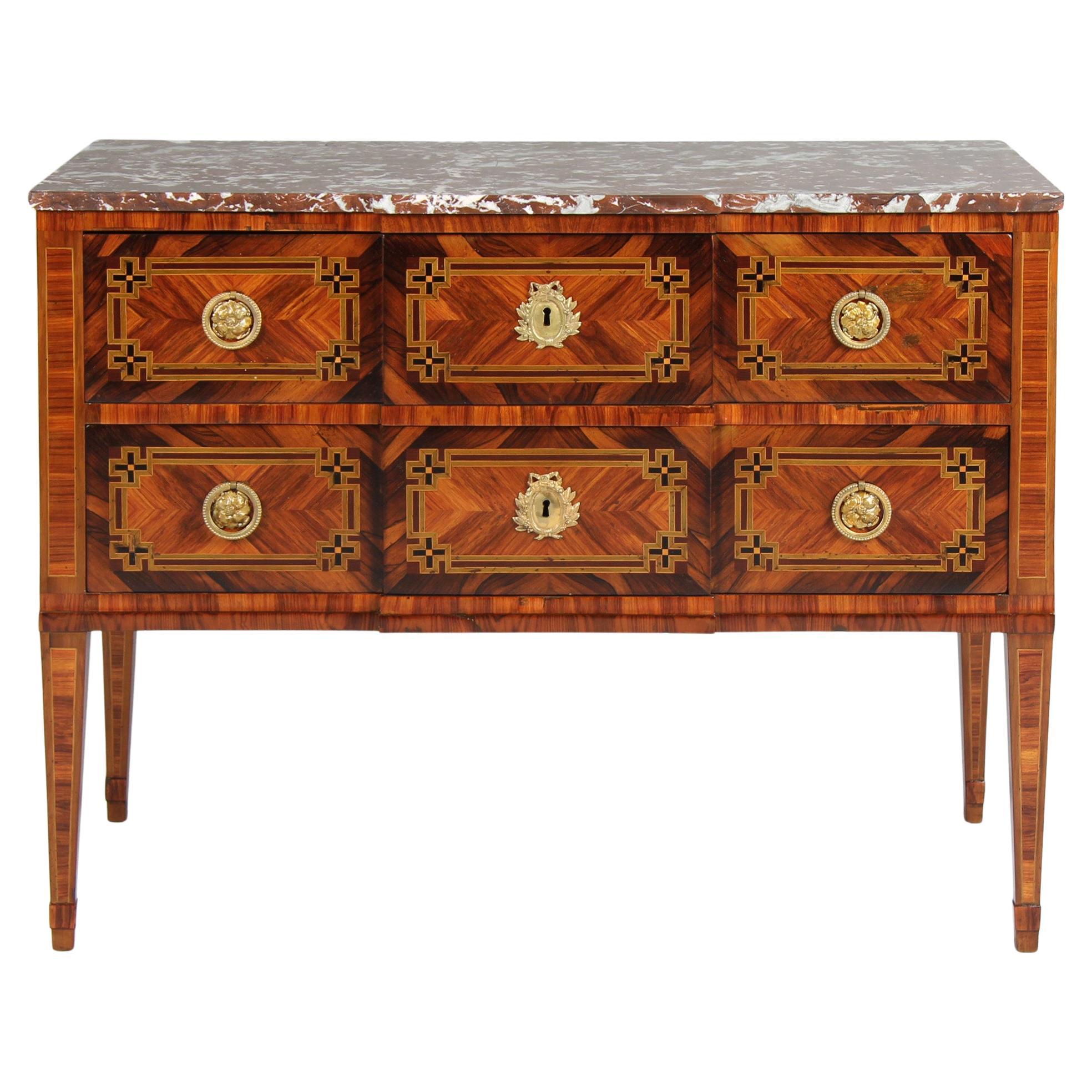 Louis XVI Kommode aus dem 18. Jahrhundert, Intarsien und Ormolu-Beschläge im Angebot