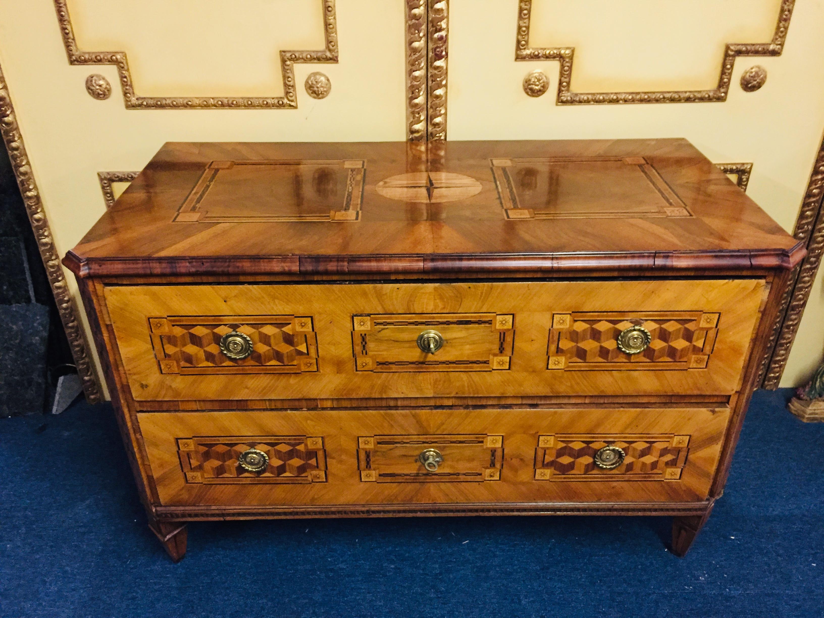Stunning Louis XVI commode, South German, 1780, walnut veneer and walnut, plum and yew marquetry with geometric shapes on top, sides and front. 
Original brass fittings.
The commode is in a good condition.

 