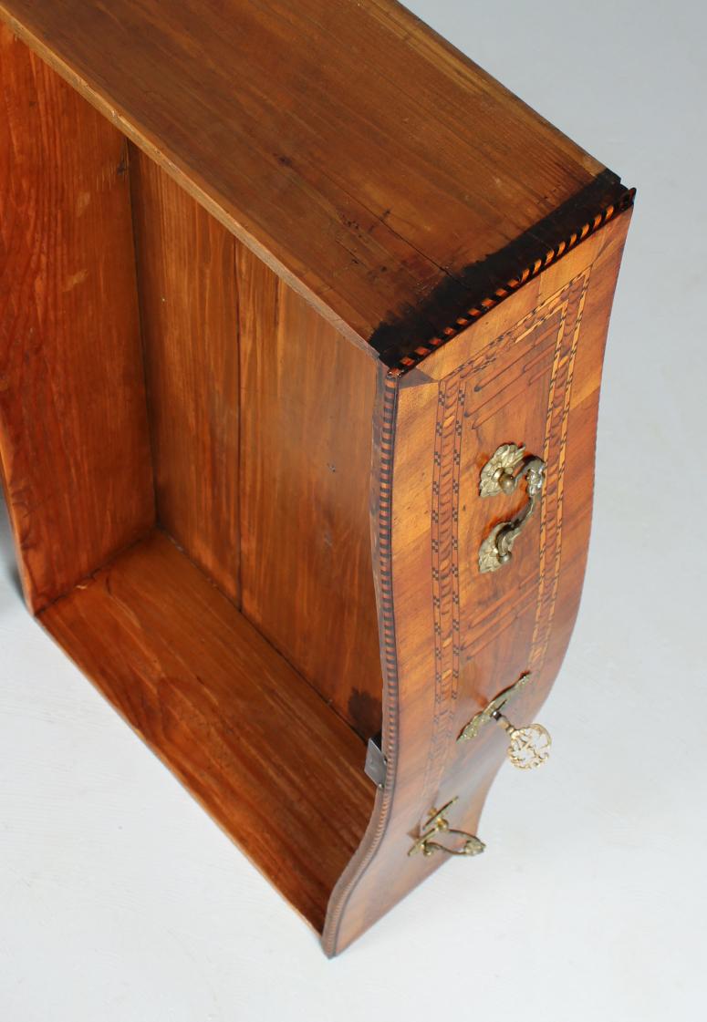 18th Century Louis XVI Chest Of Drawers, Walnut with Marquetry, Germany, c. 1780 6