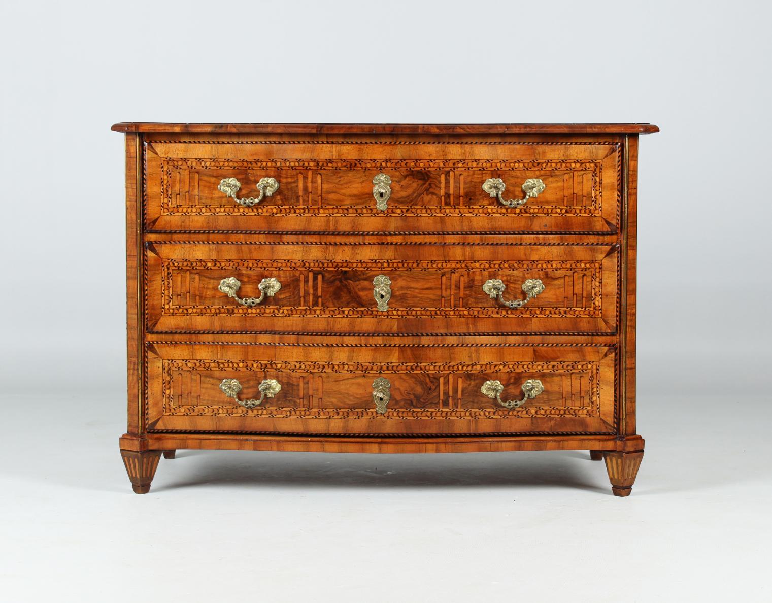 18th Century Louis XVI Chest Of Drawers, Walnut with Marquetry, Germany, c. 1780 In Good Condition In Greven, DE
