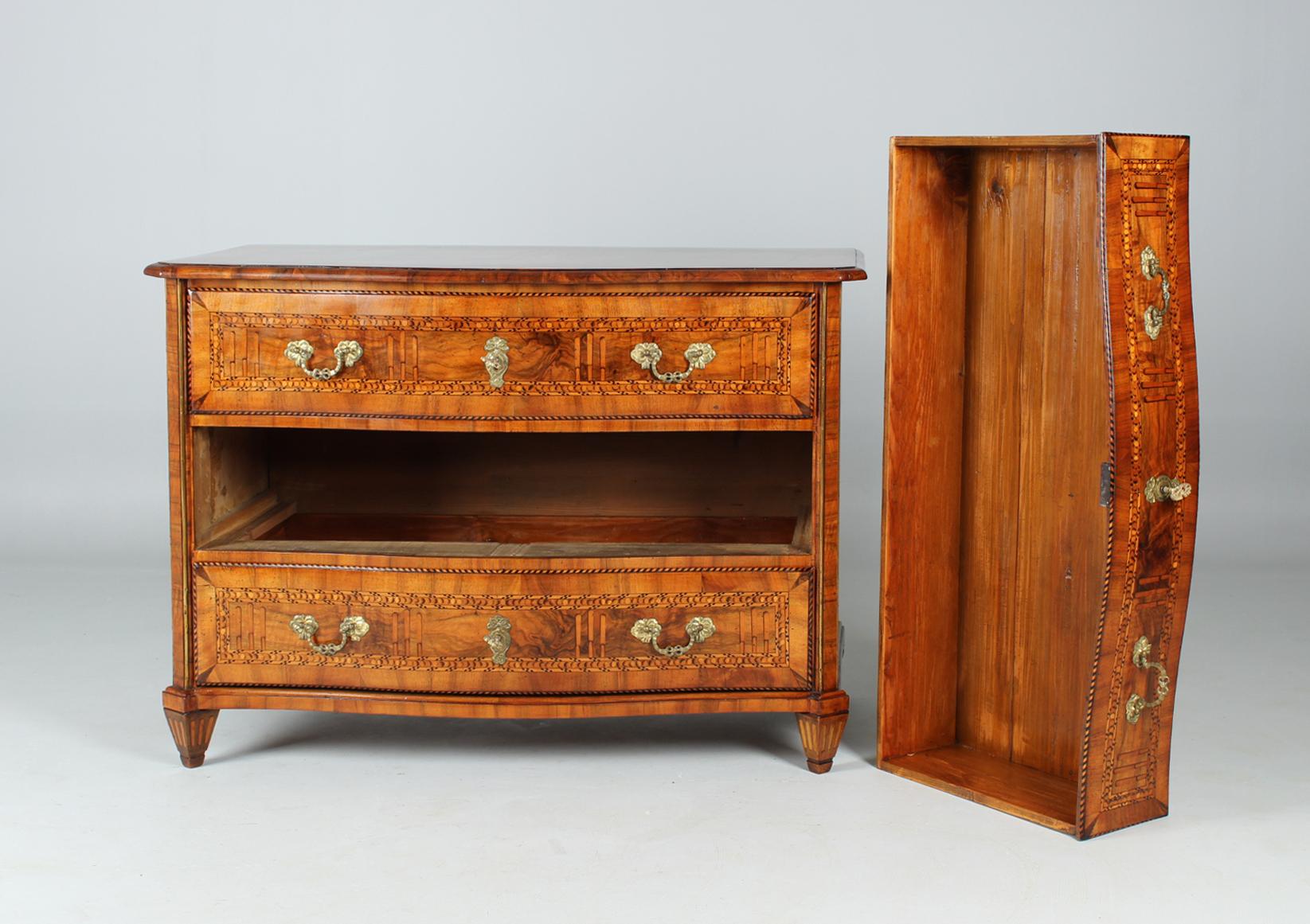 18th Century Louis XVI Chest Of Drawers, Walnut with Marquetry, Germany, c. 1780 4