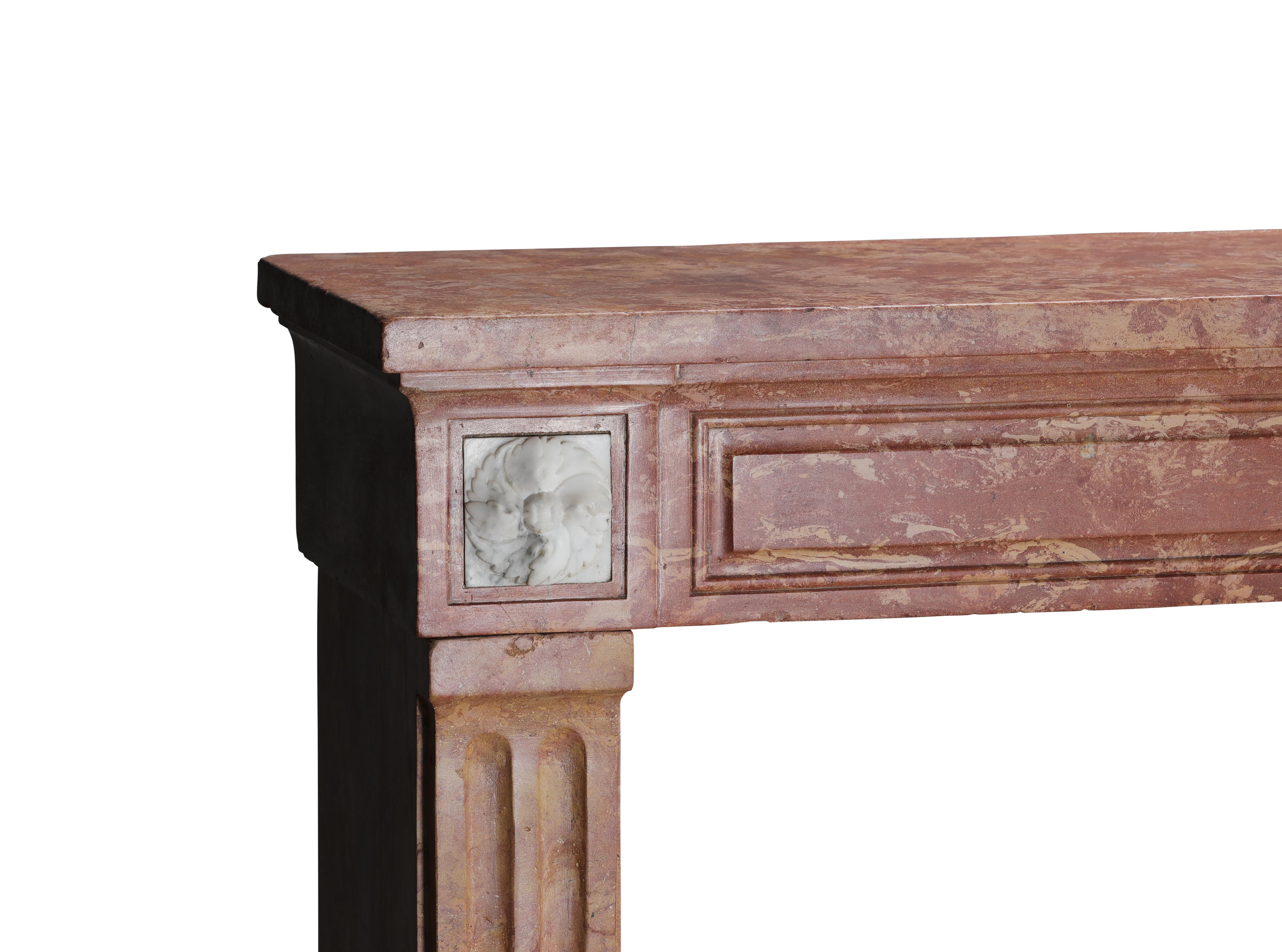 Camino Luigi XVI del 18° secolo in pietra rosa di Borgogna e marmo statuario in vendita 7