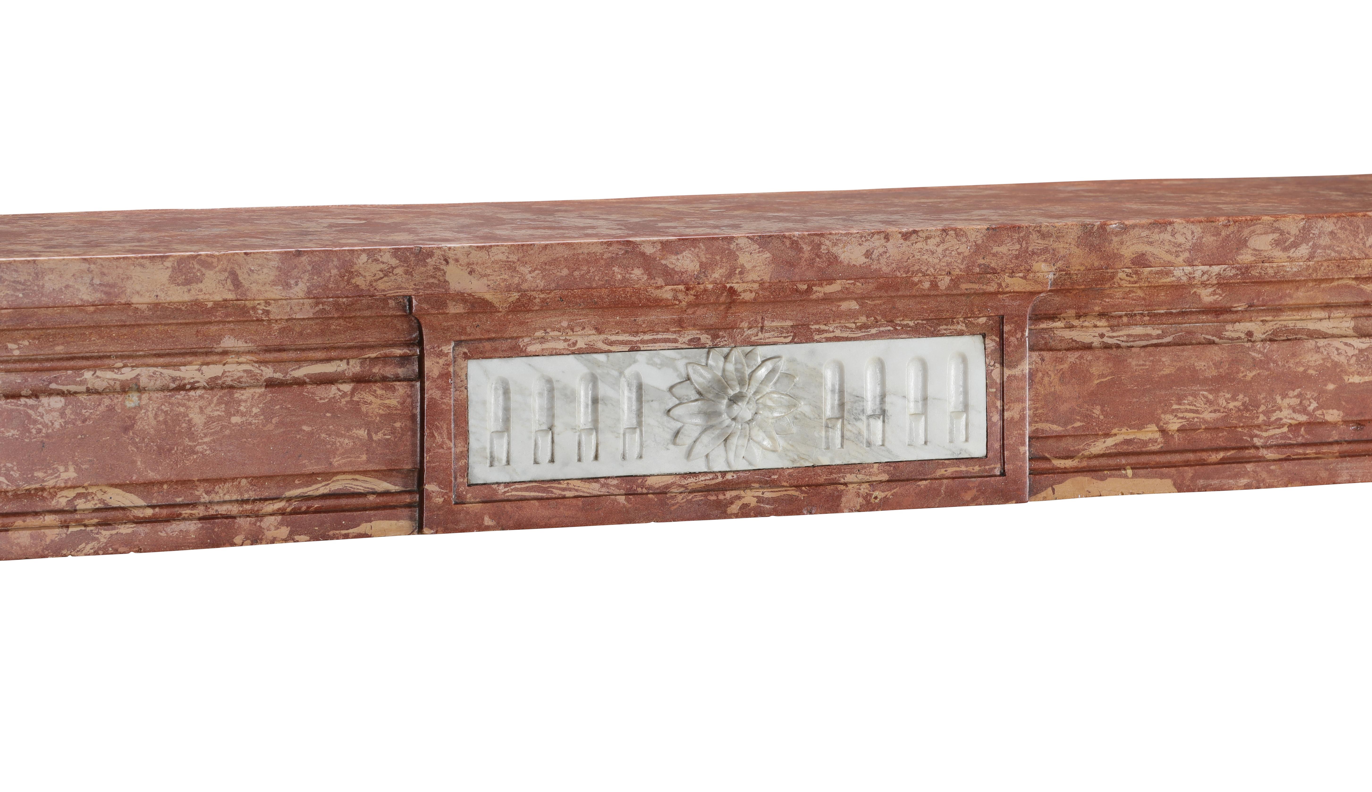 Camino Luigi XVI del 18° secolo in pietra rosa di Borgogna e marmo statuario in vendita 8