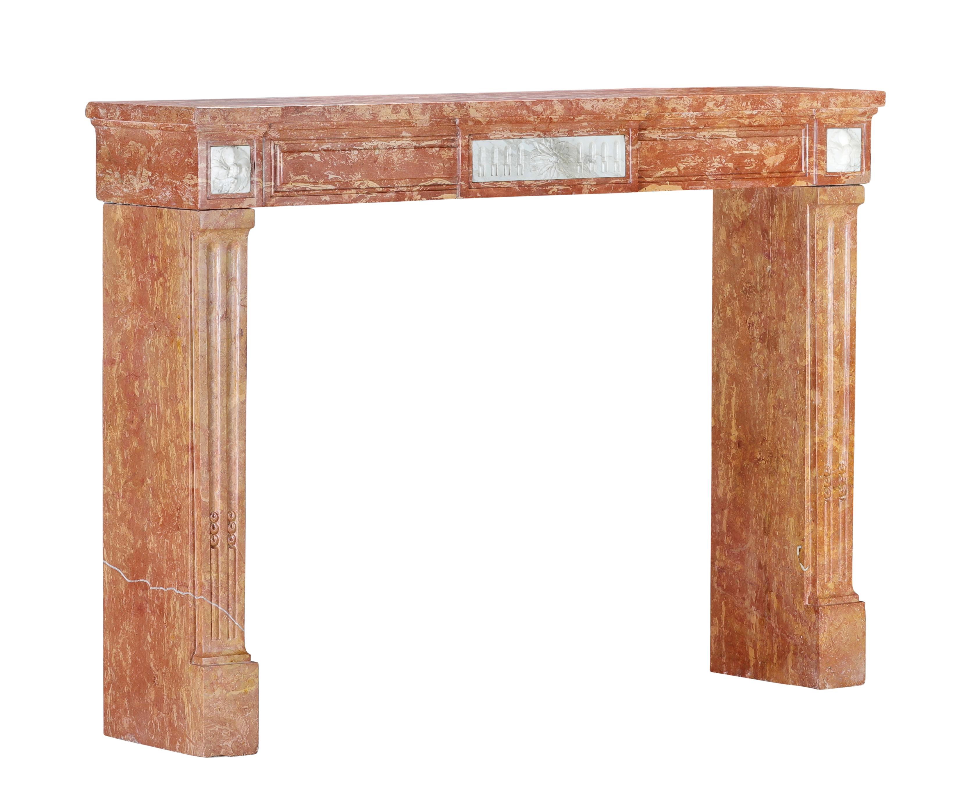 Camino Luigi XVI del 18° secolo in pietra rosa di Borgogna e marmo statuario in vendita 11