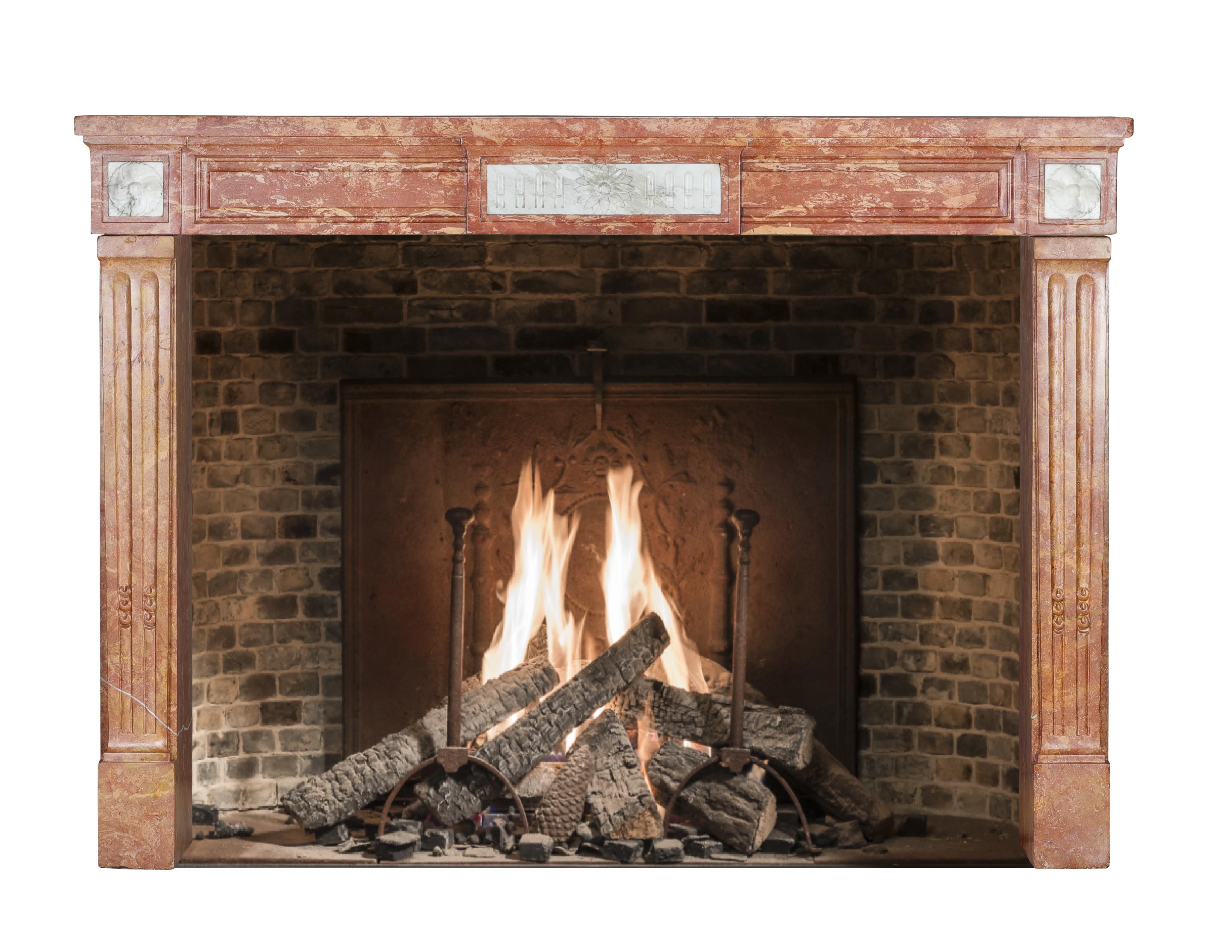 Camino Luigi XVI del 18° secolo in pietra rosa di Borgogna e marmo statuario in vendita 13