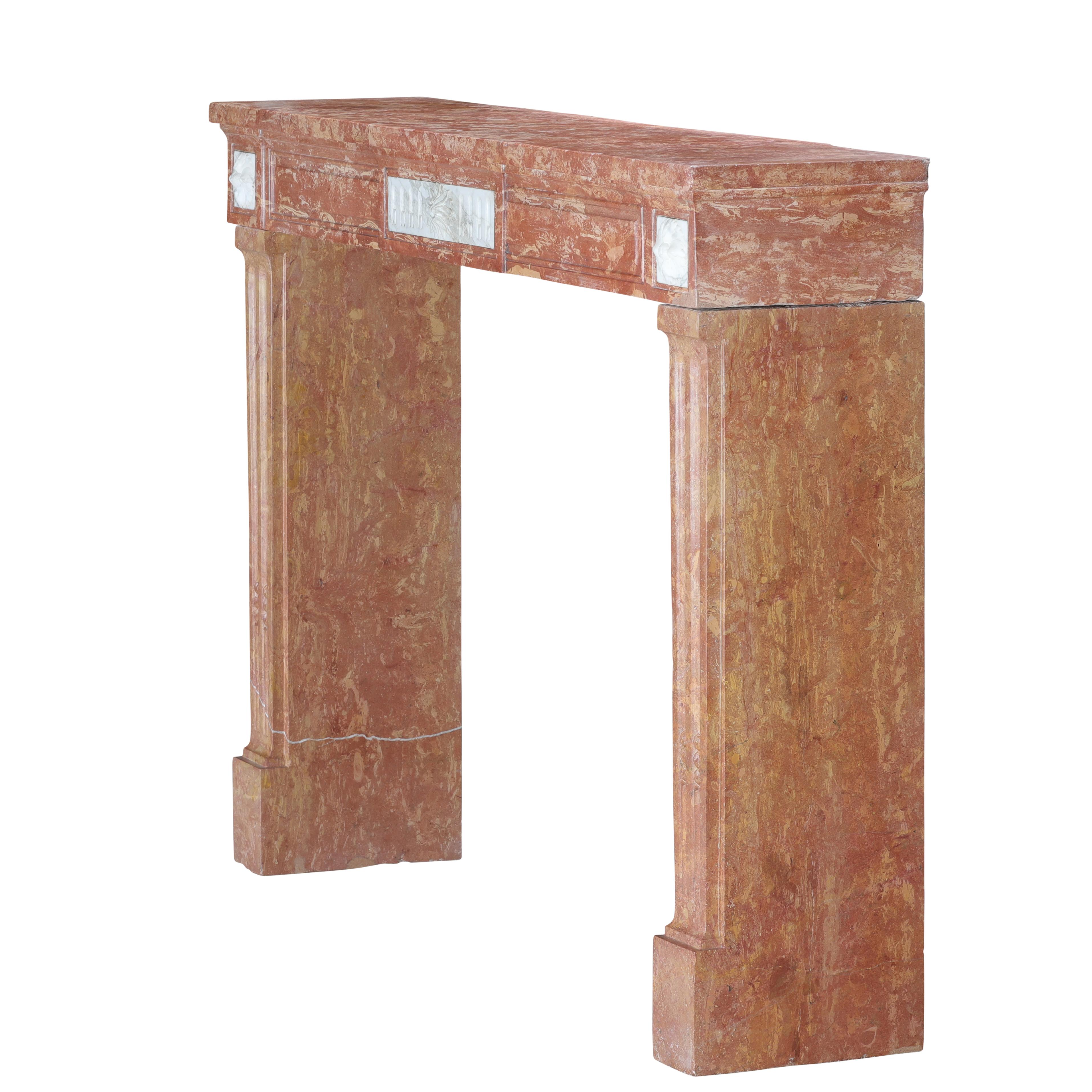 Camino Luigi XVI del 18° secolo in pietra rosa di Borgogna e marmo statuario in vendita 4
