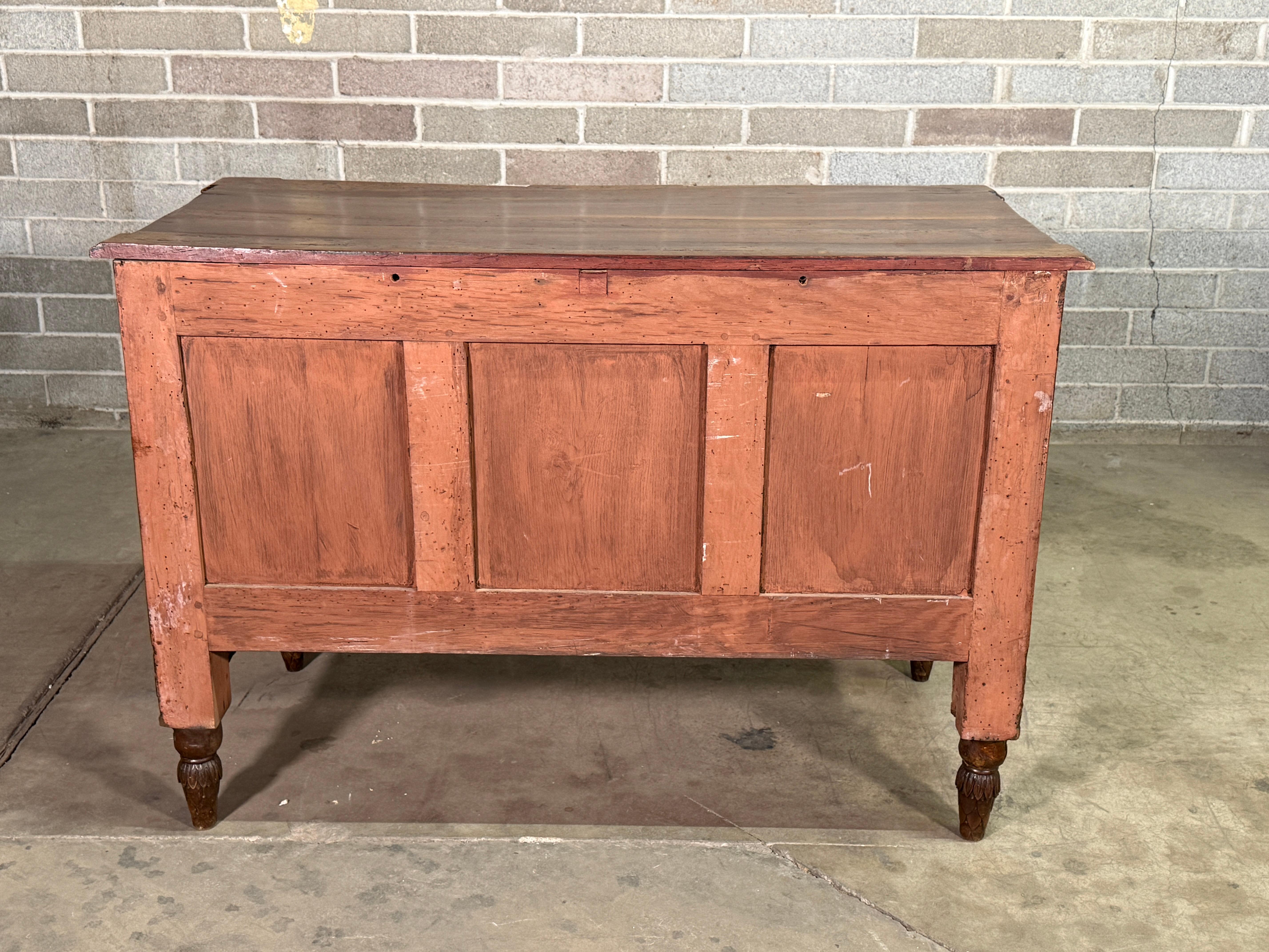 Fino al XVIII secolo Commode in legno di noce in stile rustico Luigi XVI del XVIII secolo in vendita