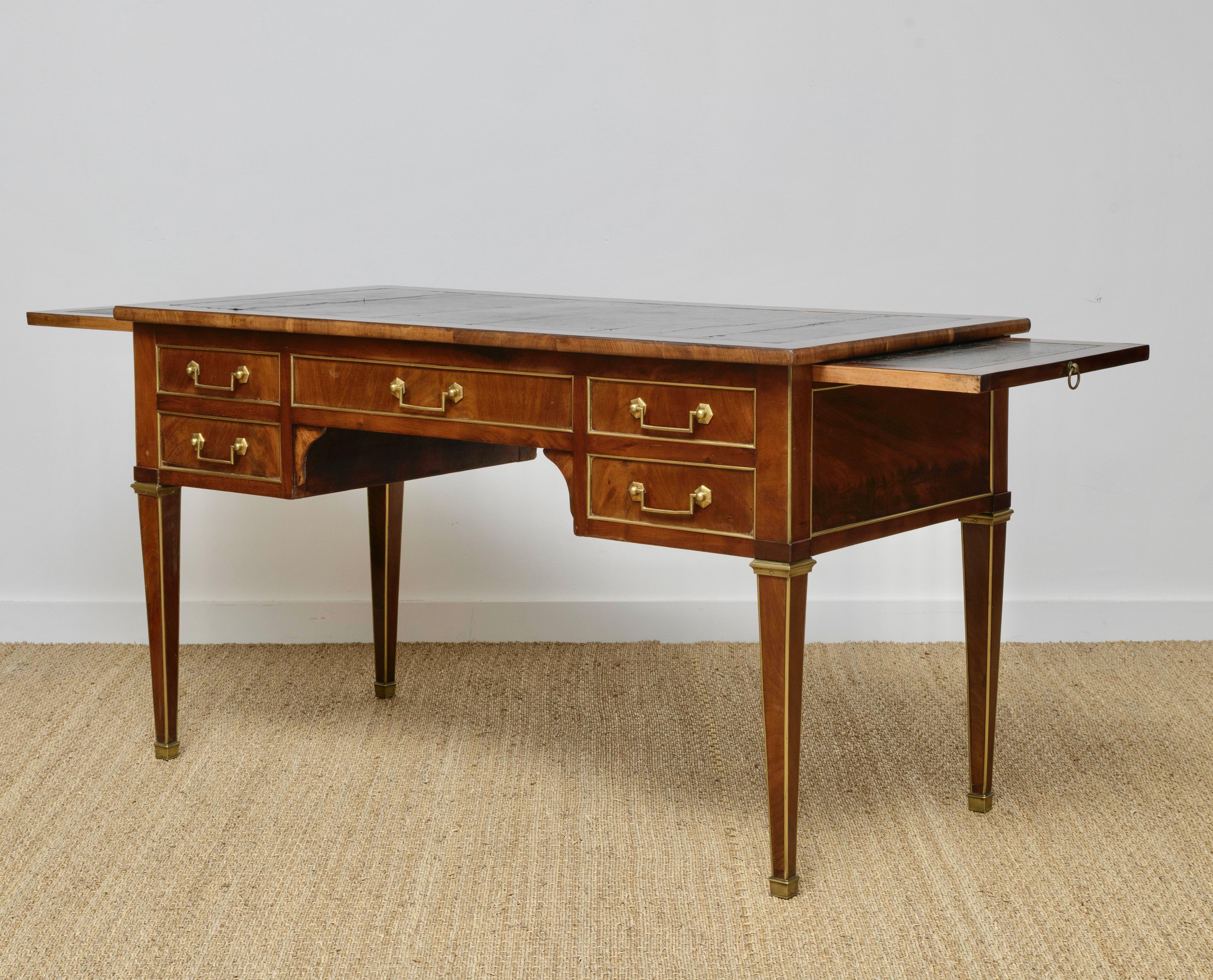 French 18th Century Louis XVI desk with sheath legs.   For Sale