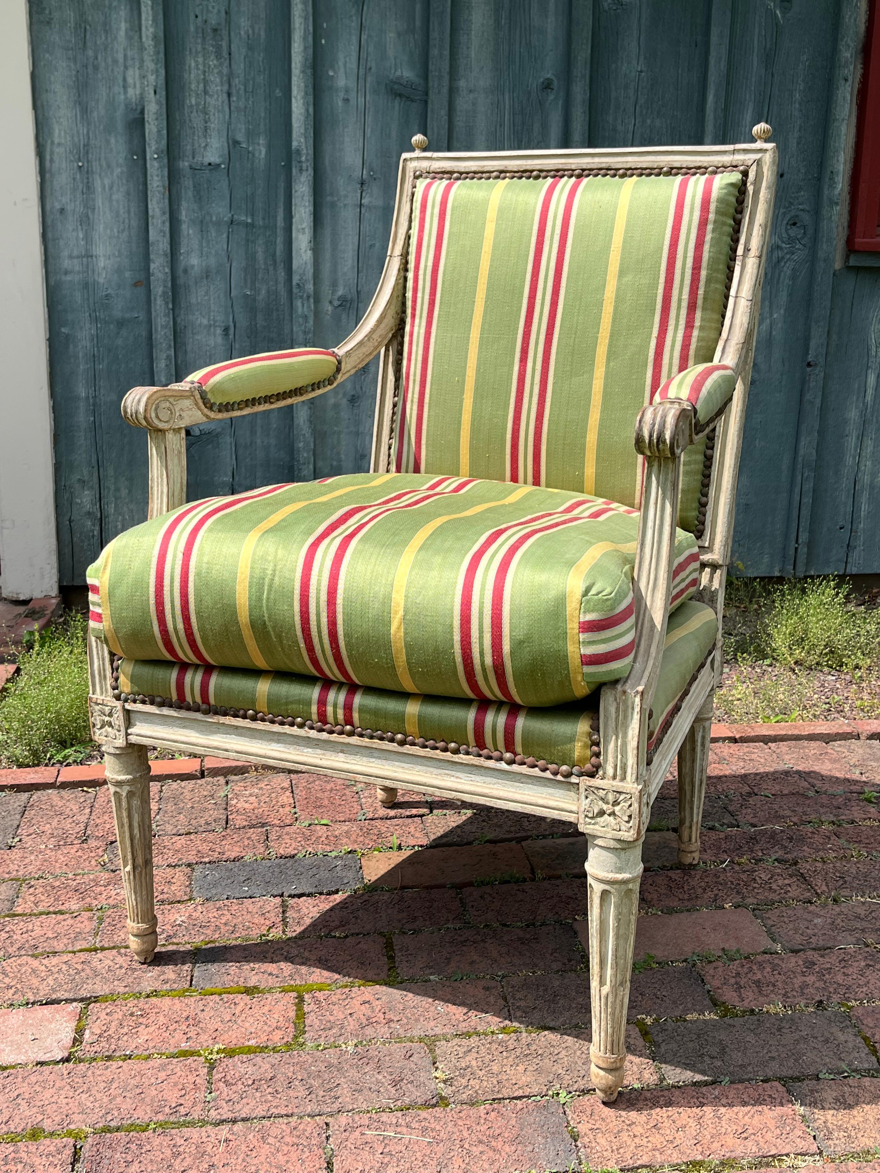 18th Century Louis XVI Fauteuil in Original Painted Finish In Good Condition For Sale In Doylestown, PA