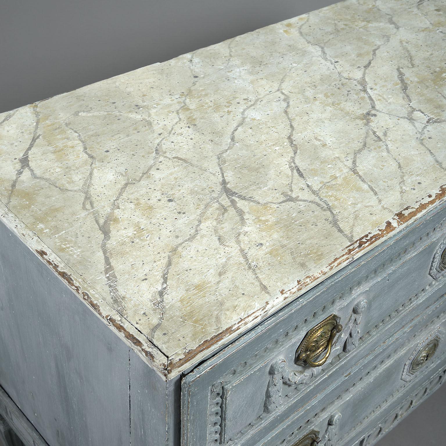 Fine XVIII secolo Commodo Luigi XVI del XVIII secolo in finto marmo dipinto di blu chiaro