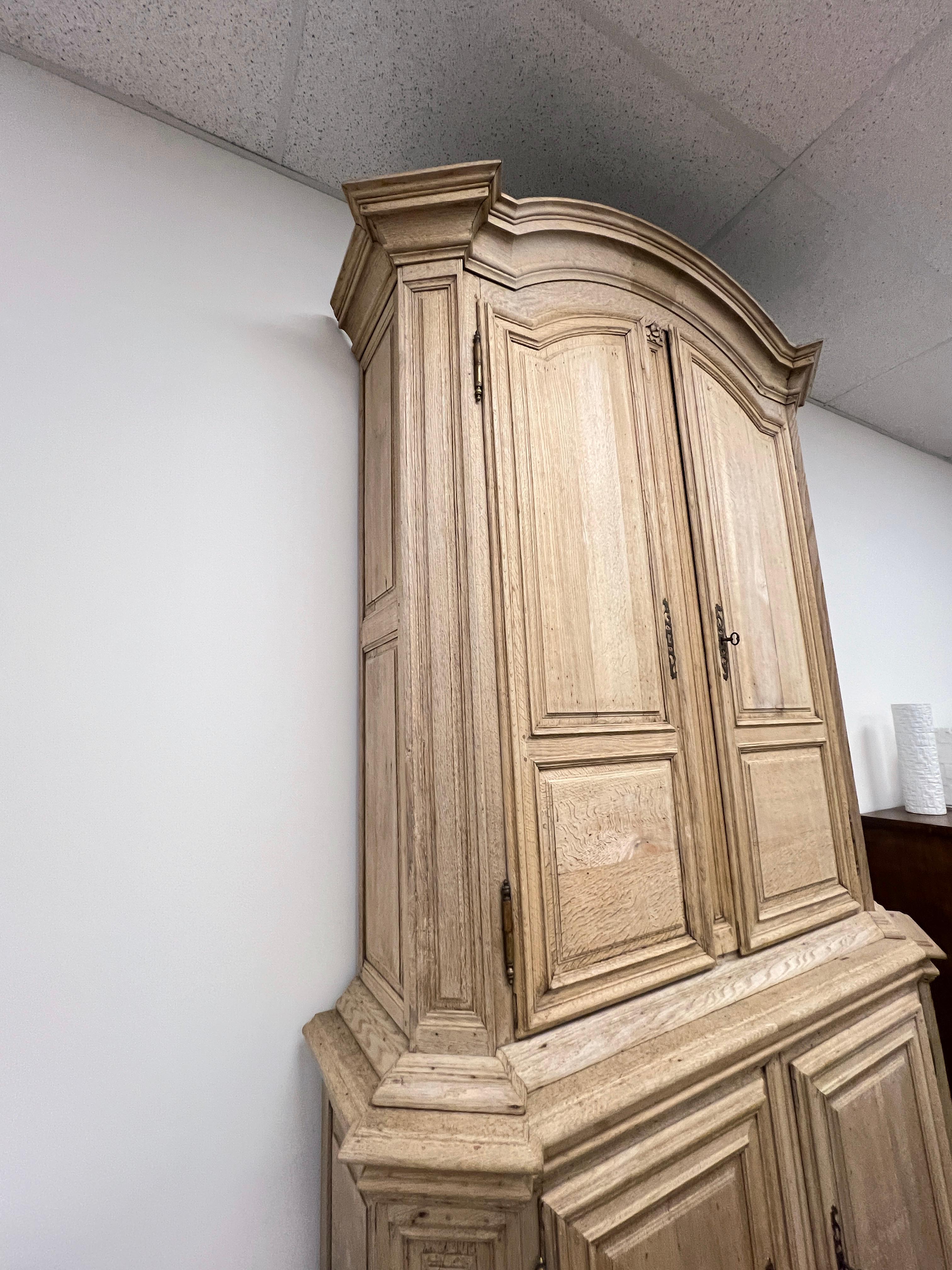 Buffet in rovere sbiancato francese del XVIII secolo Luigi XVI à Deux-Corps in vendita 6