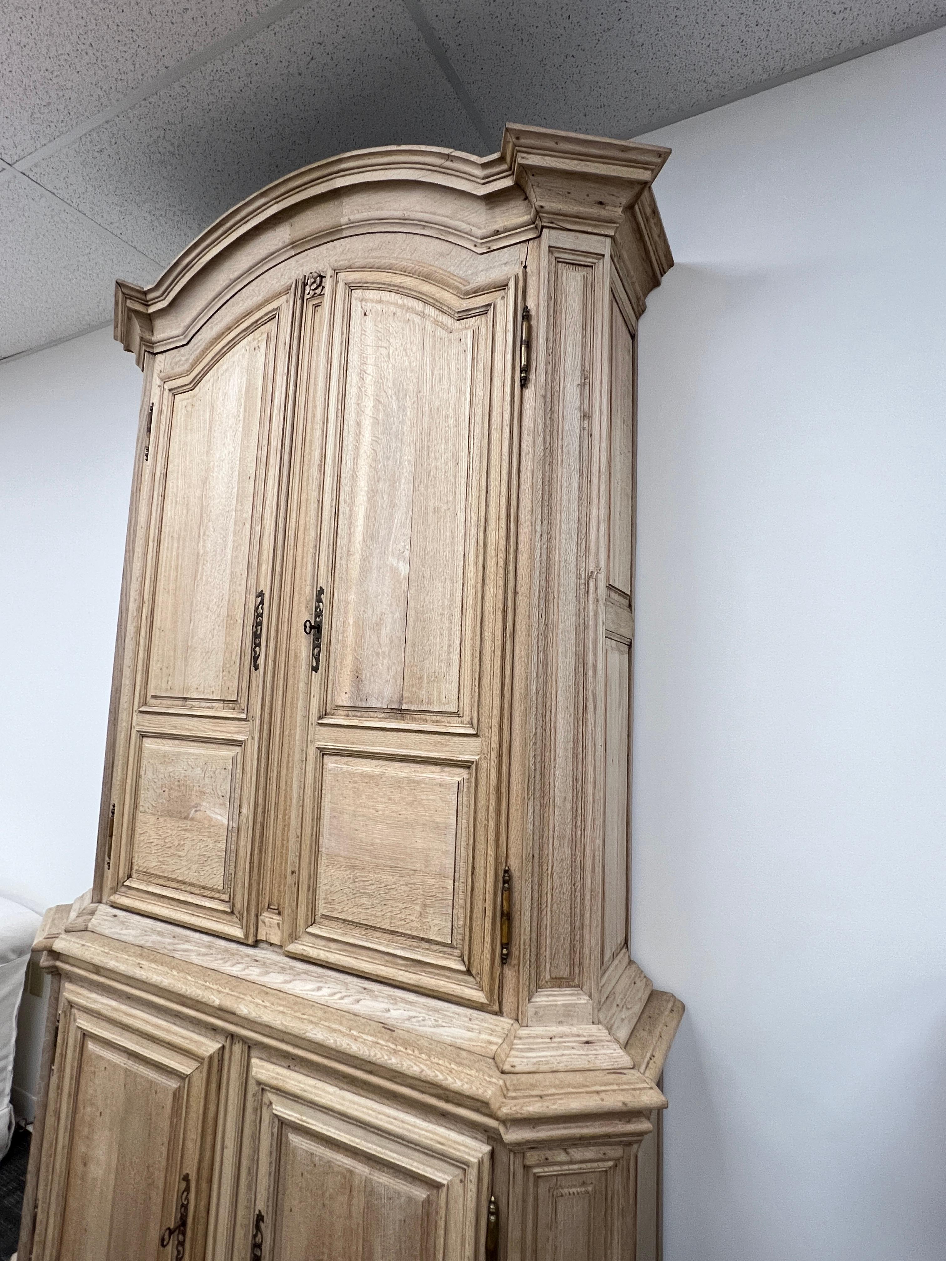 Buffet in rovere sbiancato francese del XVIII secolo Luigi XVI à Deux-Corps in vendita 7