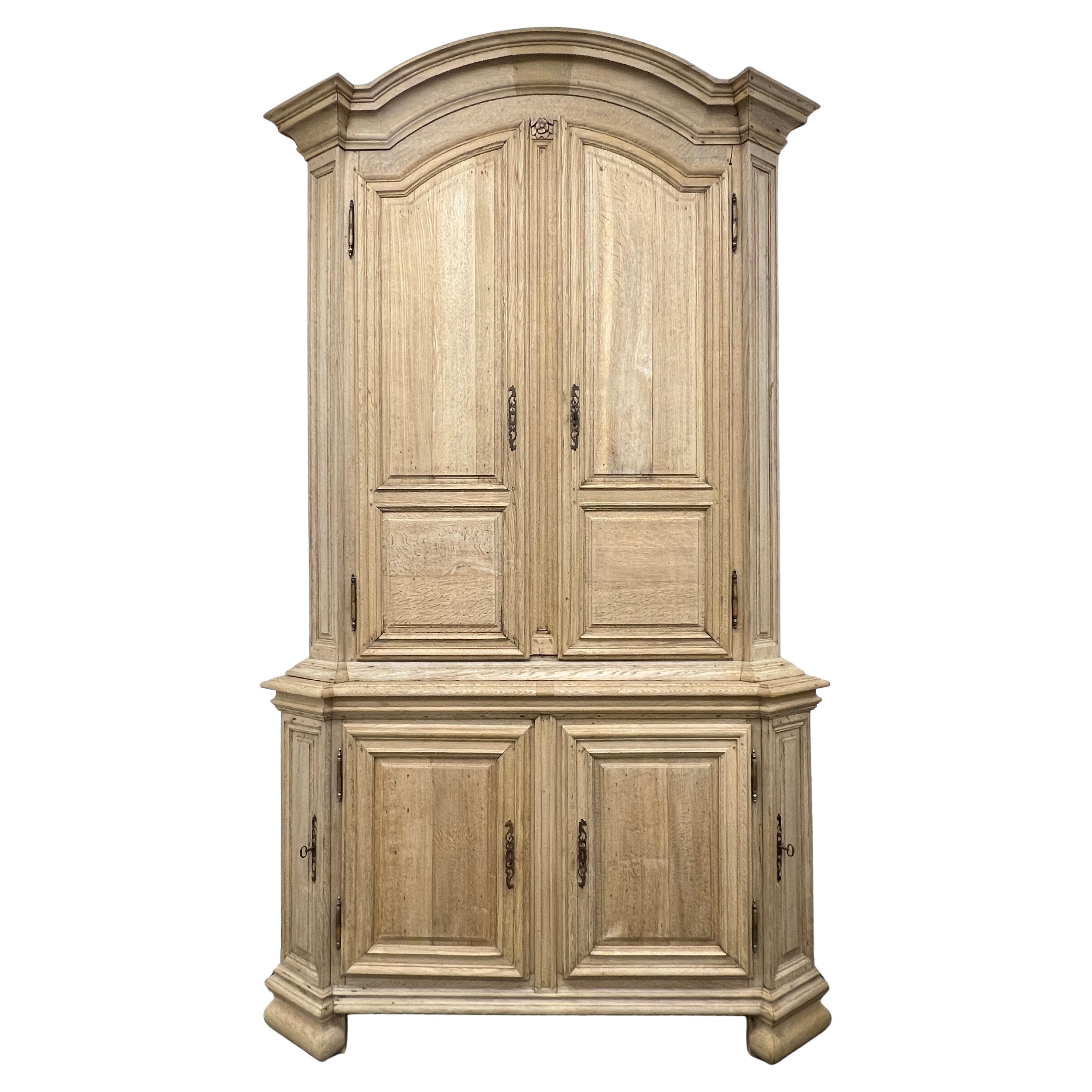 Buffet in rovere sbiancato francese del XVIII secolo Luigi XVI à Deux-Corps