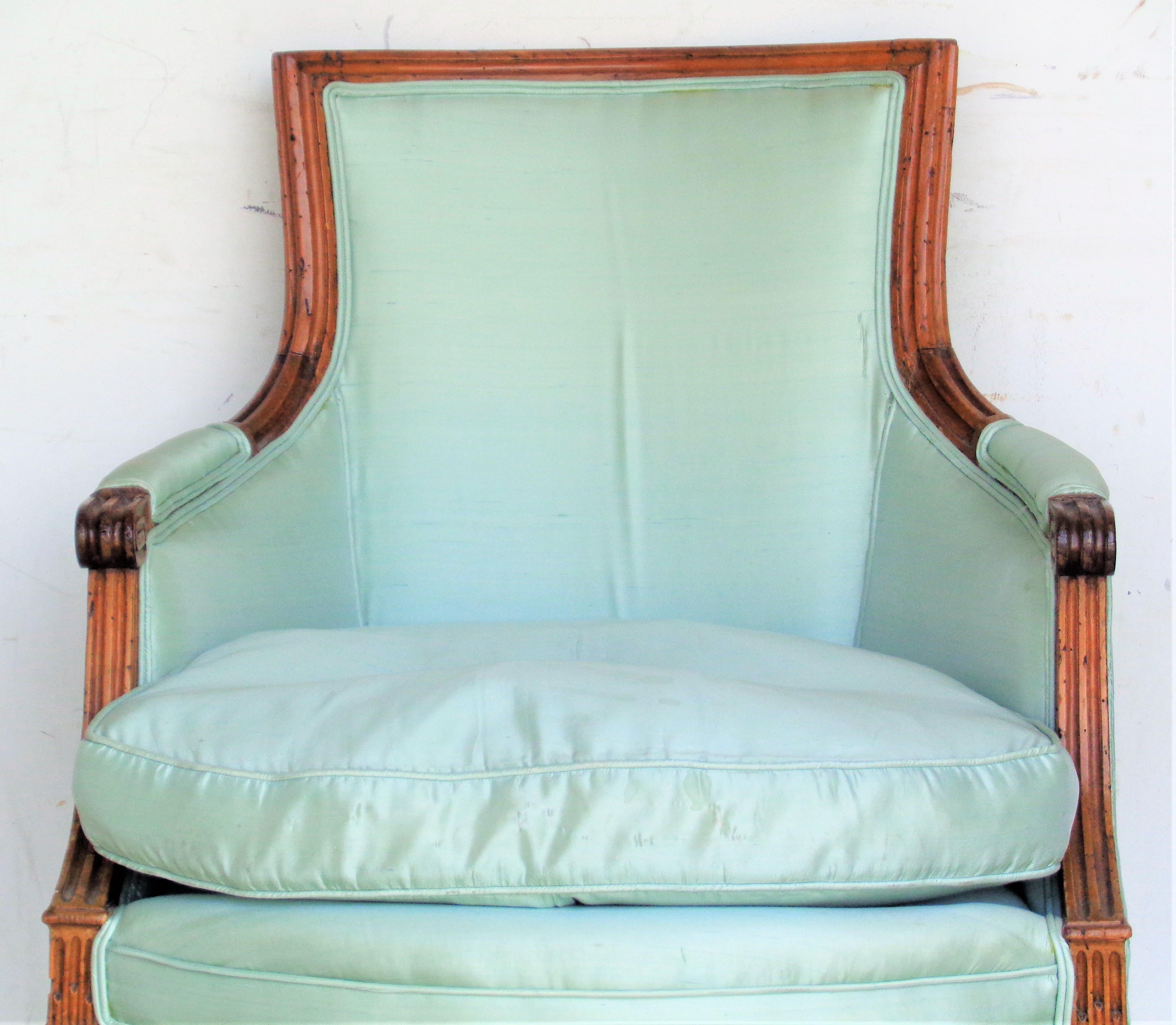 18th Century Louis XVI Fruitwood Marquise / Bergere   In Good Condition In Rochester, NY