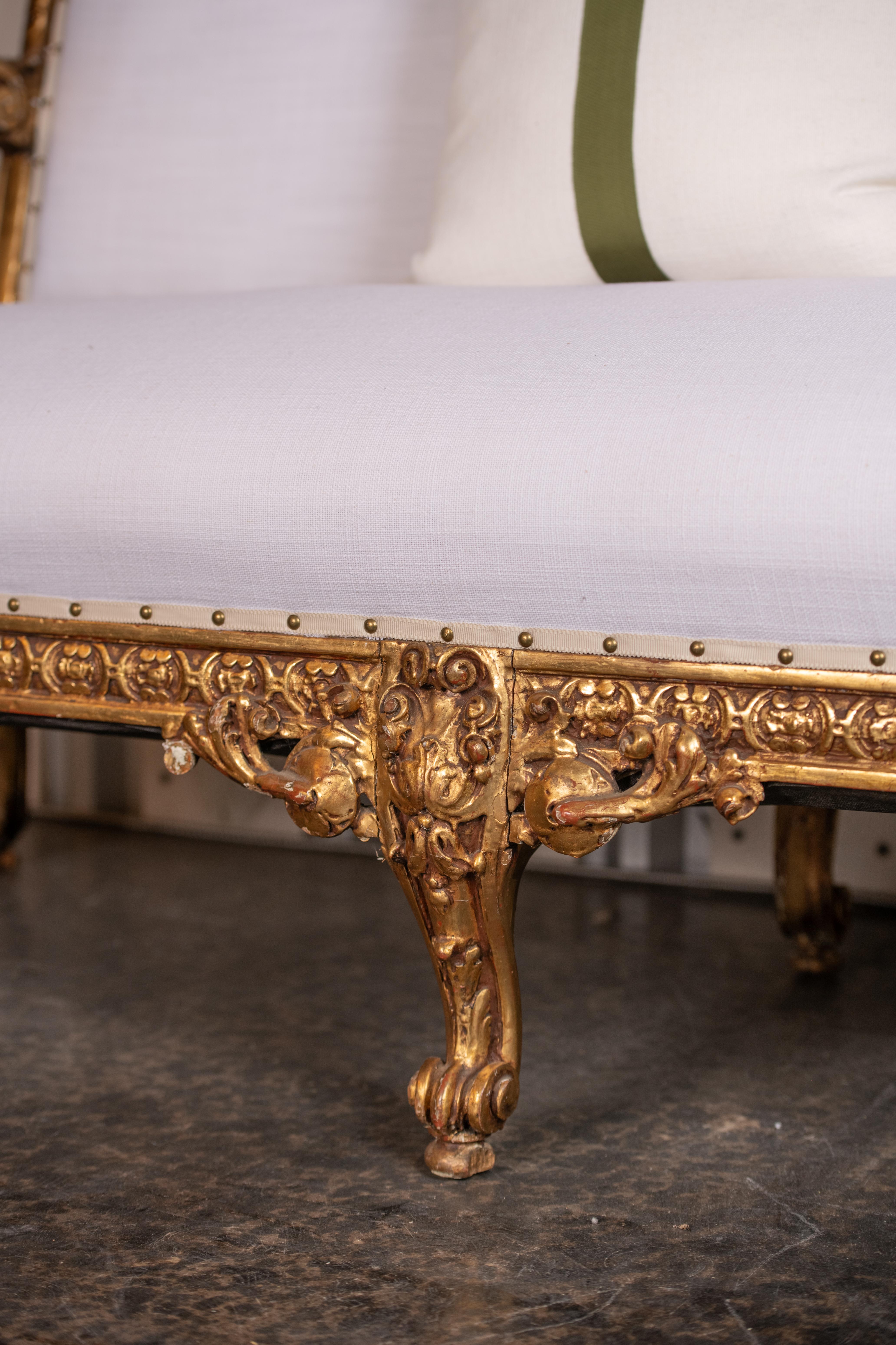Canapé en bois doré Louis XVI du 18ème siècle en vente 1