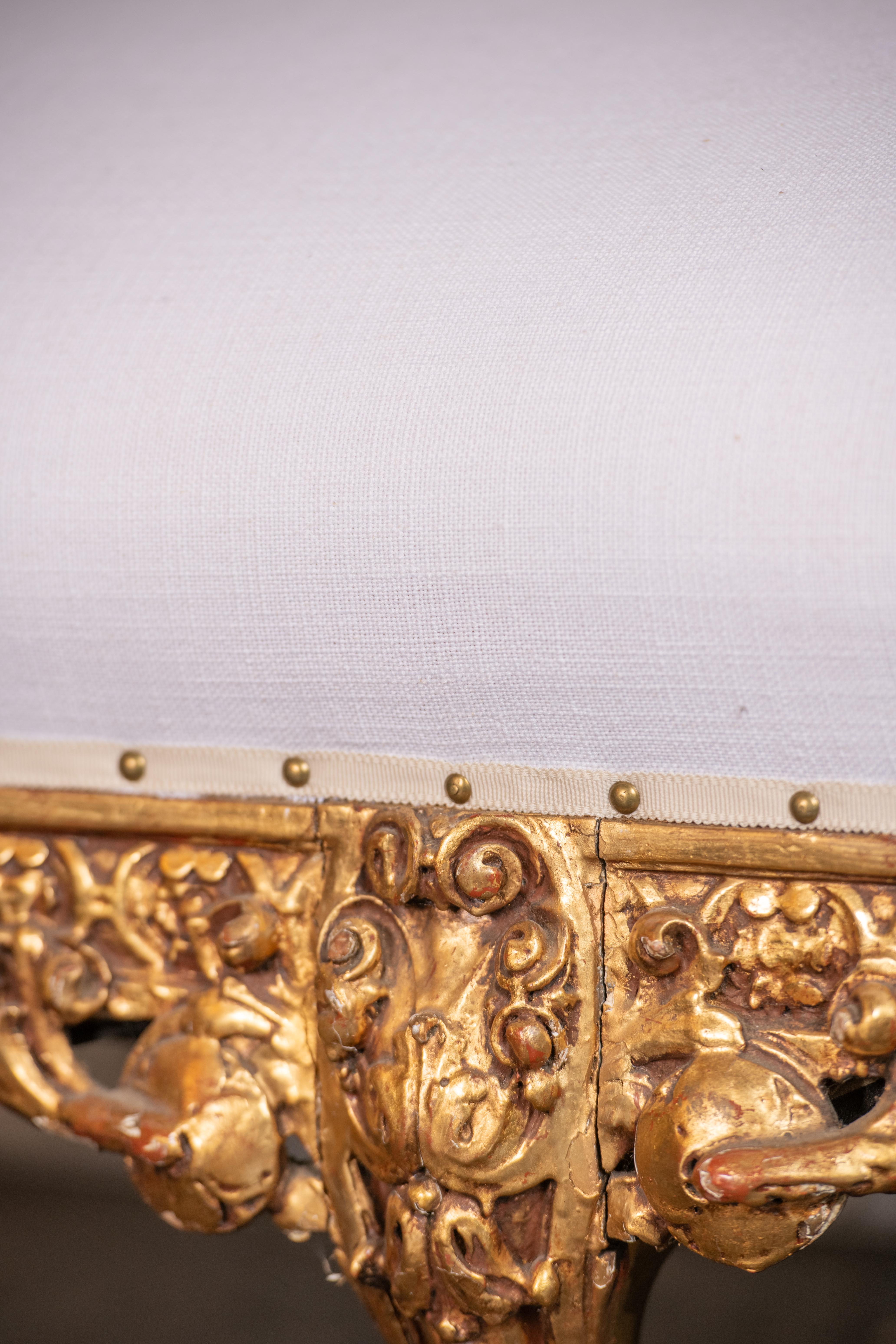 Canapé en bois doré Louis XVI du 18ème siècle en vente 2