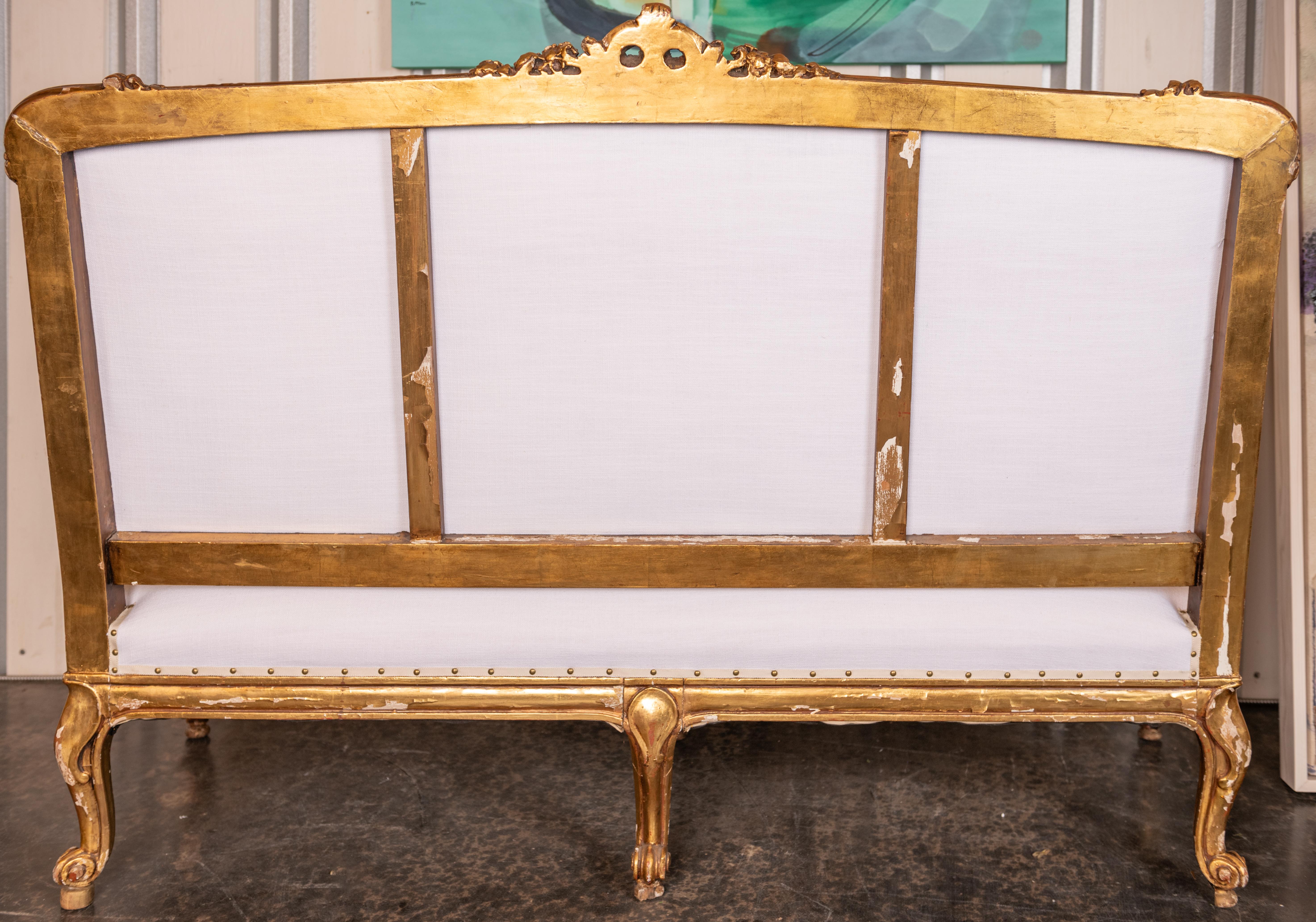 Canapé en bois doré Louis XVI du 18ème siècle en vente 4
