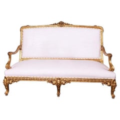 Sillón de madera dorada Luis XVI del siglo XVIII