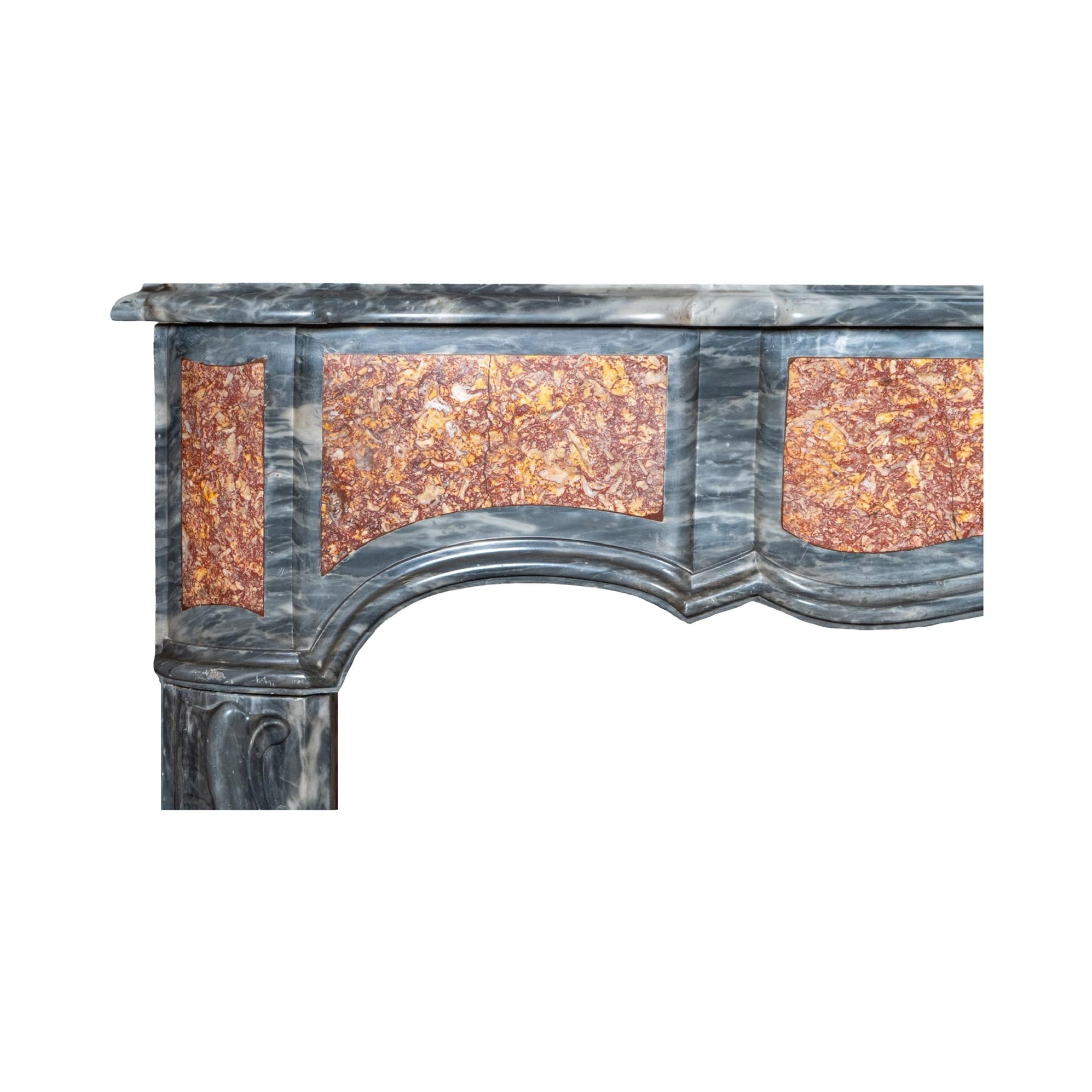 Antique French Turquin Azul y Violeta Brocatelle Mantel de Mármol en Bueno estado para la venta en Dallas, TX