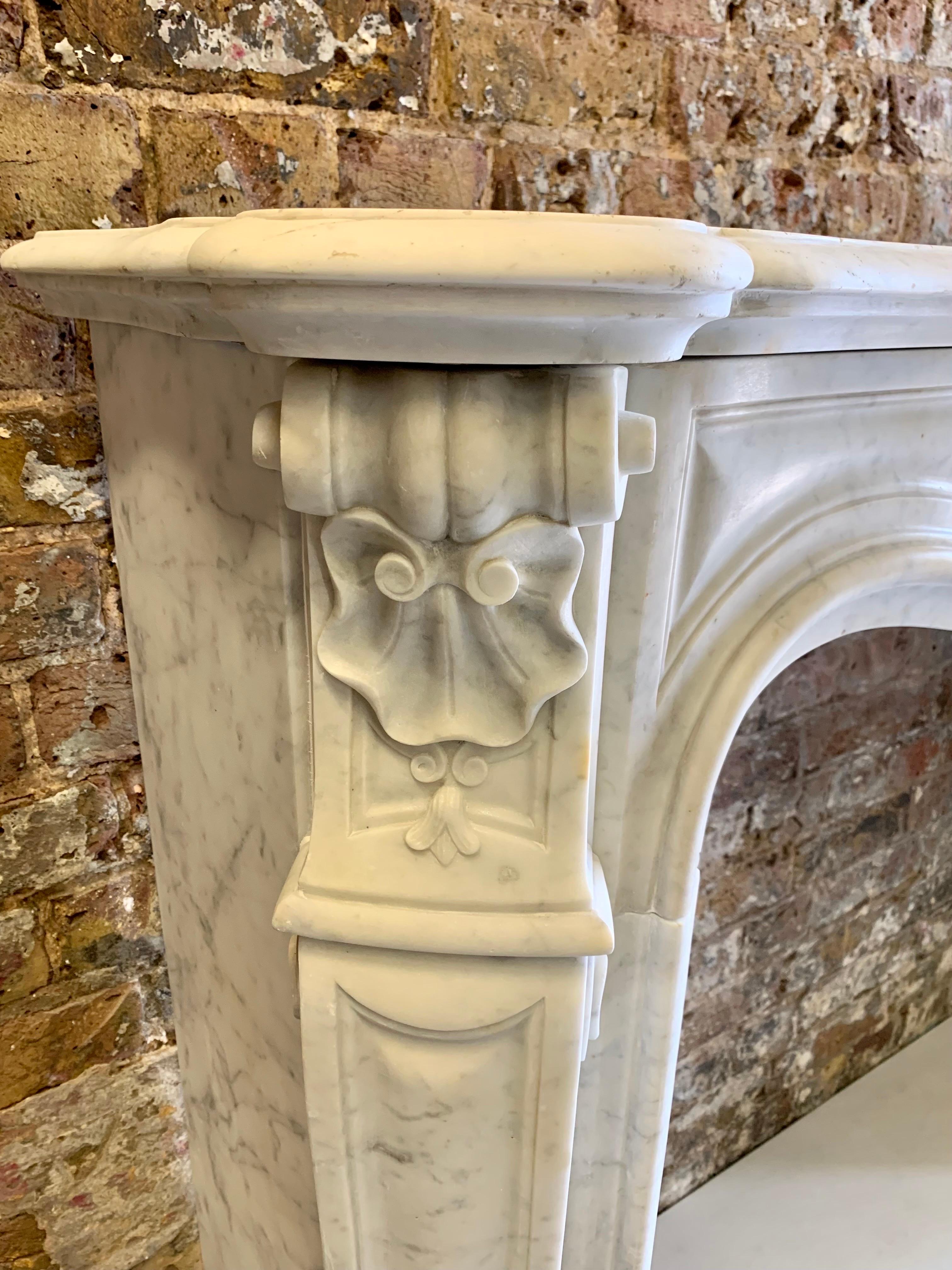 18th Century Louis XVI Marble Fireplace Mantlepiece In Good Condition In London, GB