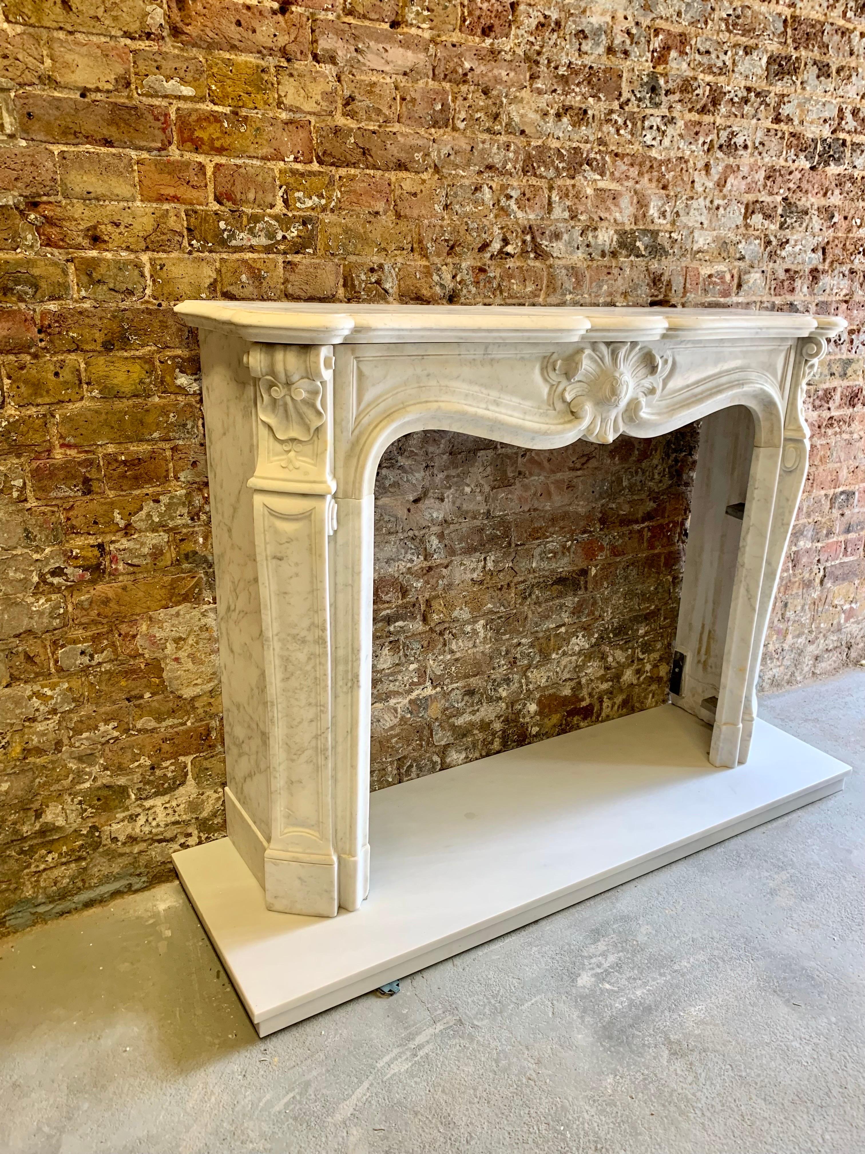 18th Century Louis XVI Marble Fireplace Mantlepiece 3