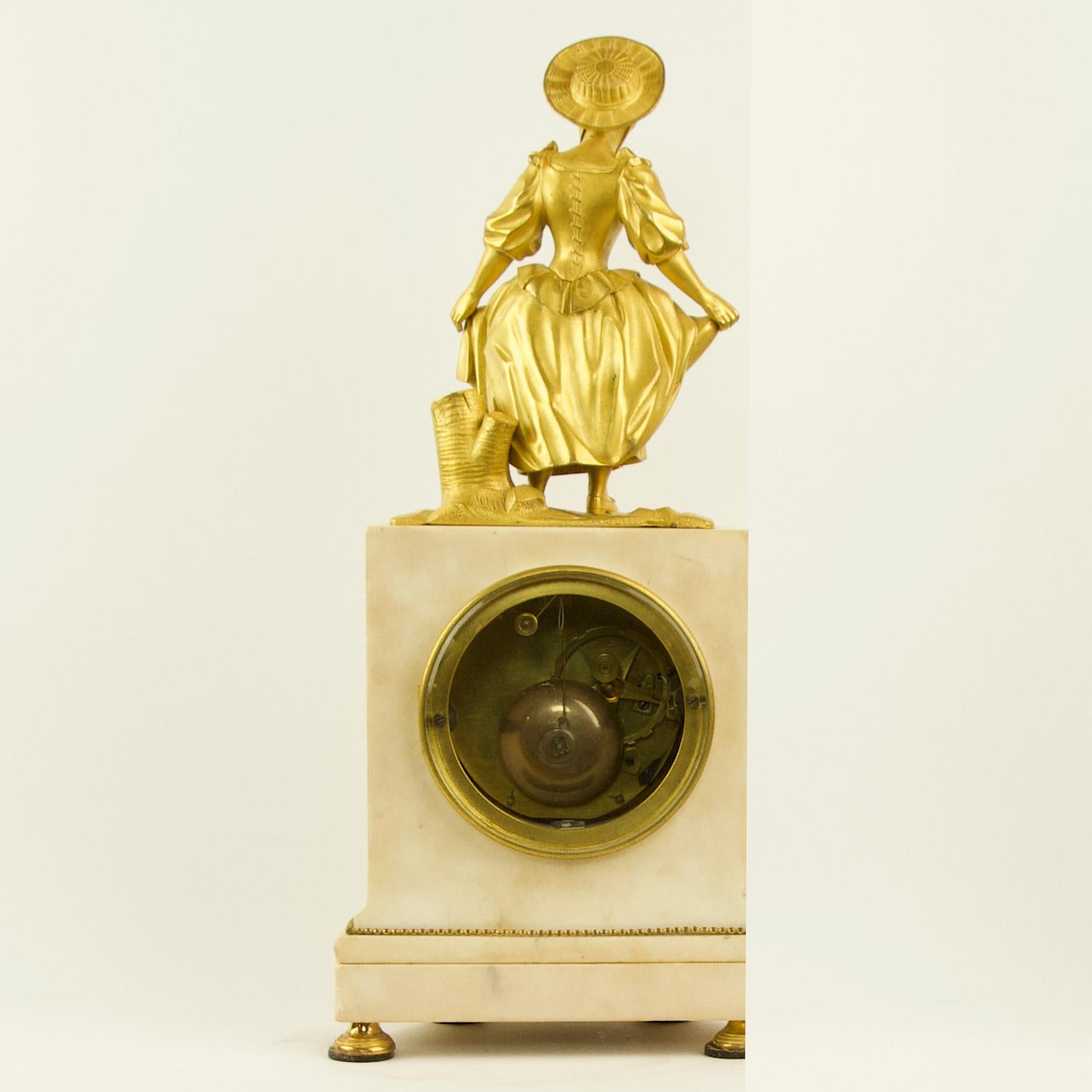 Pendule Louis XVI du 18ème siècle en marbre doré et bronze d'après Falconet en vente 6