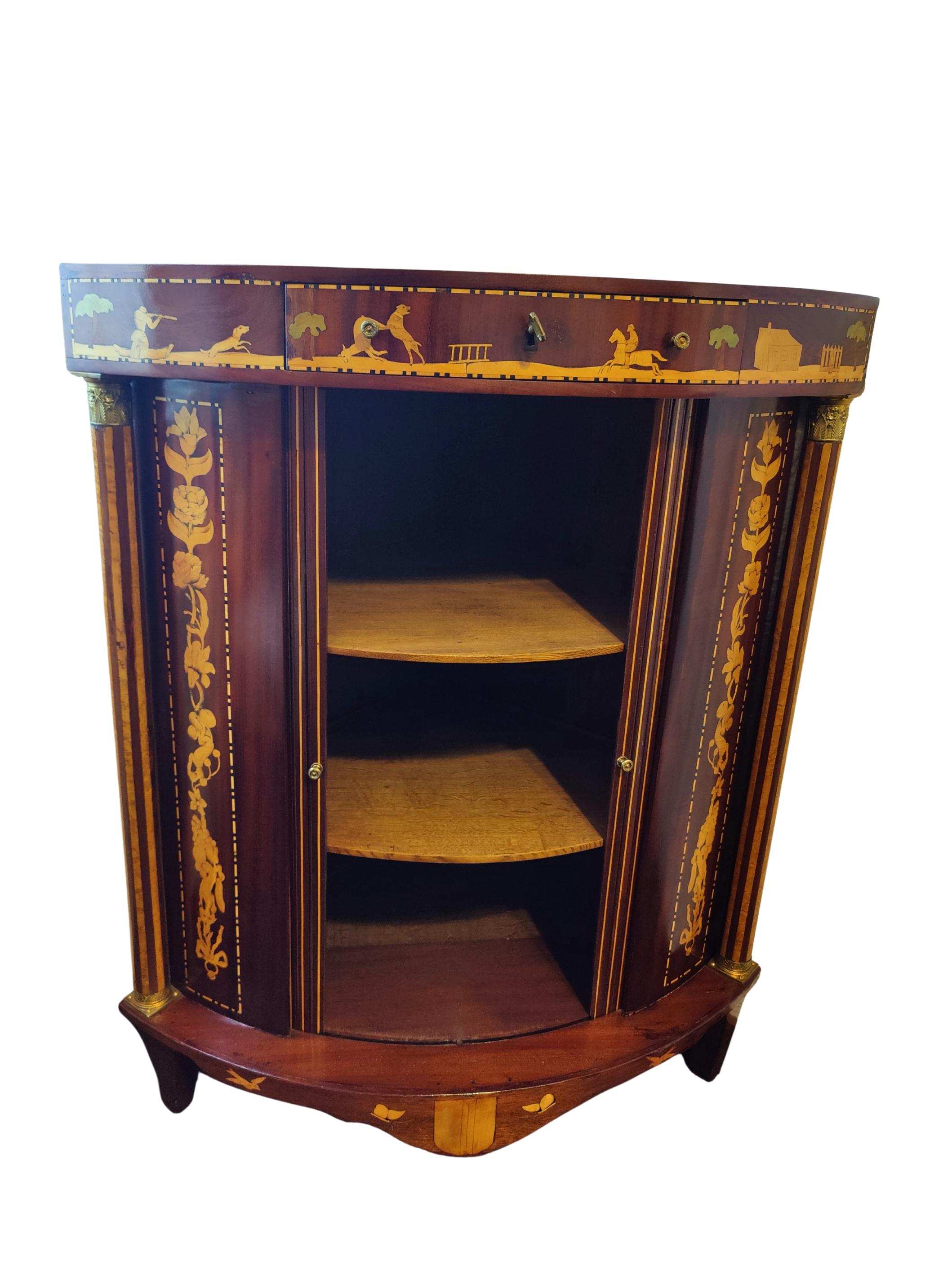 18. Jahrhundert, Louis XVI-Eckschrank mit Intarsien im Angebot 1
