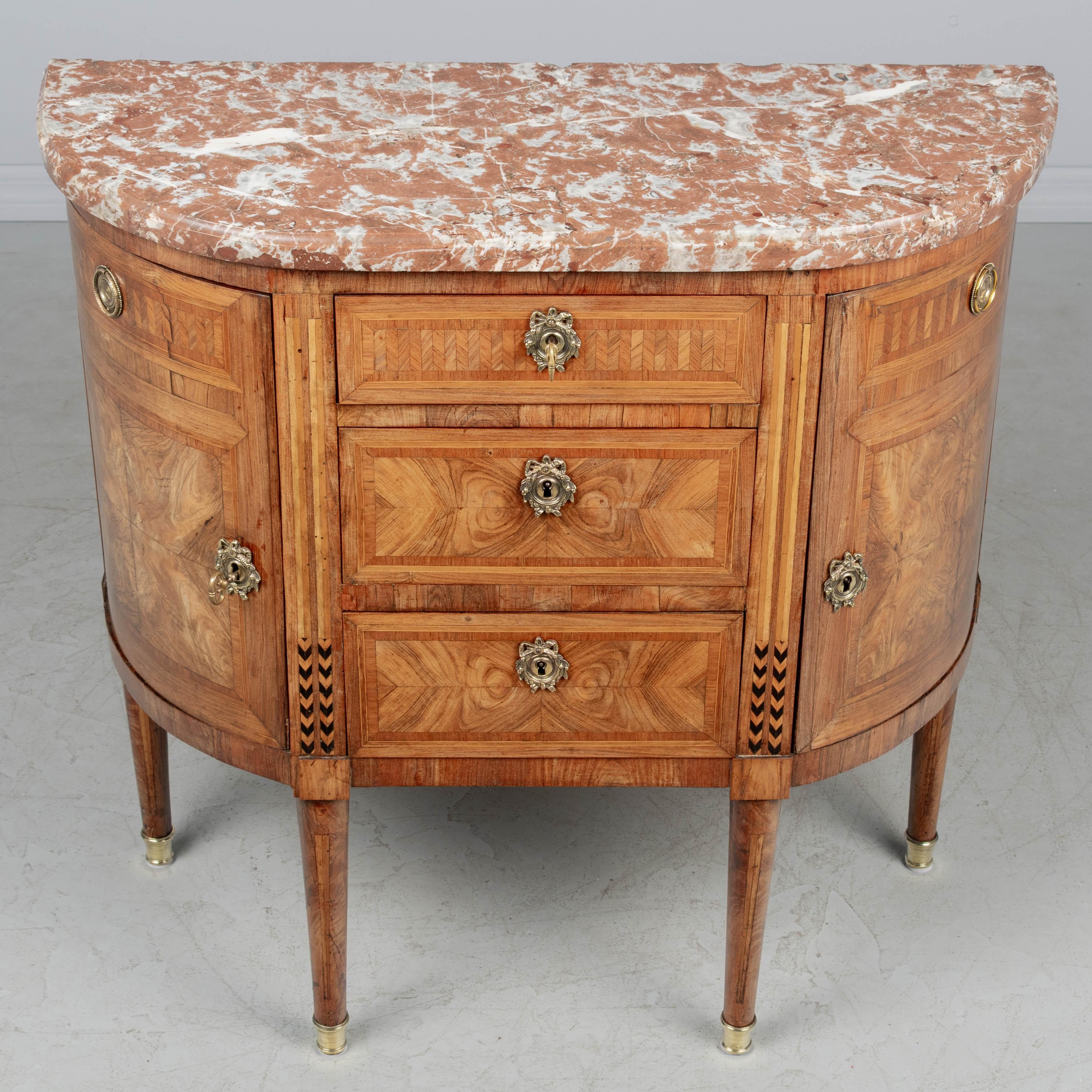 Francese Commode o console Demilune intarsiata Luigi XVI del XVIII secolo in vendita