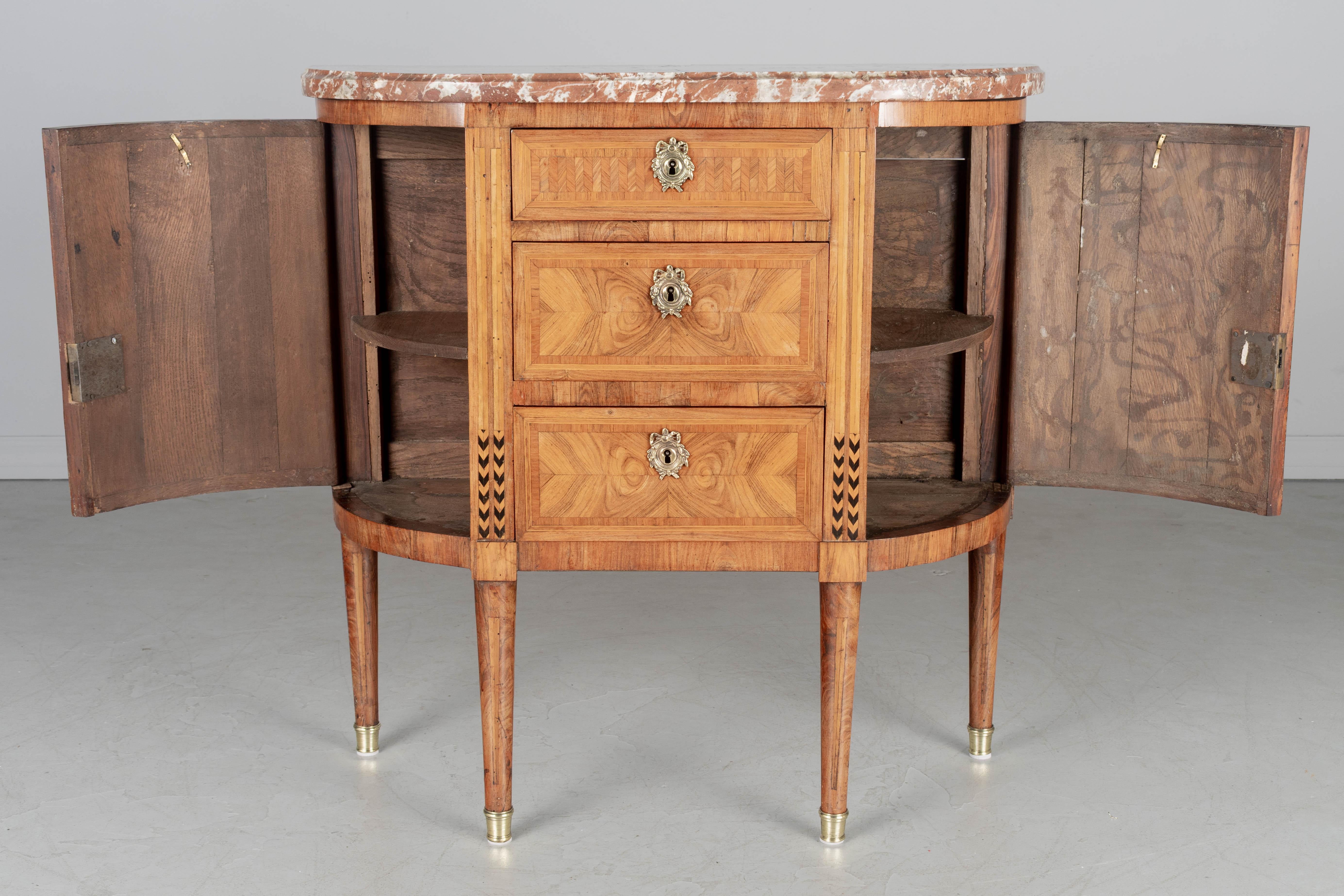 Fino al XVIII secolo Commode o console Demilune intarsiata Luigi XVI del XVIII secolo in vendita