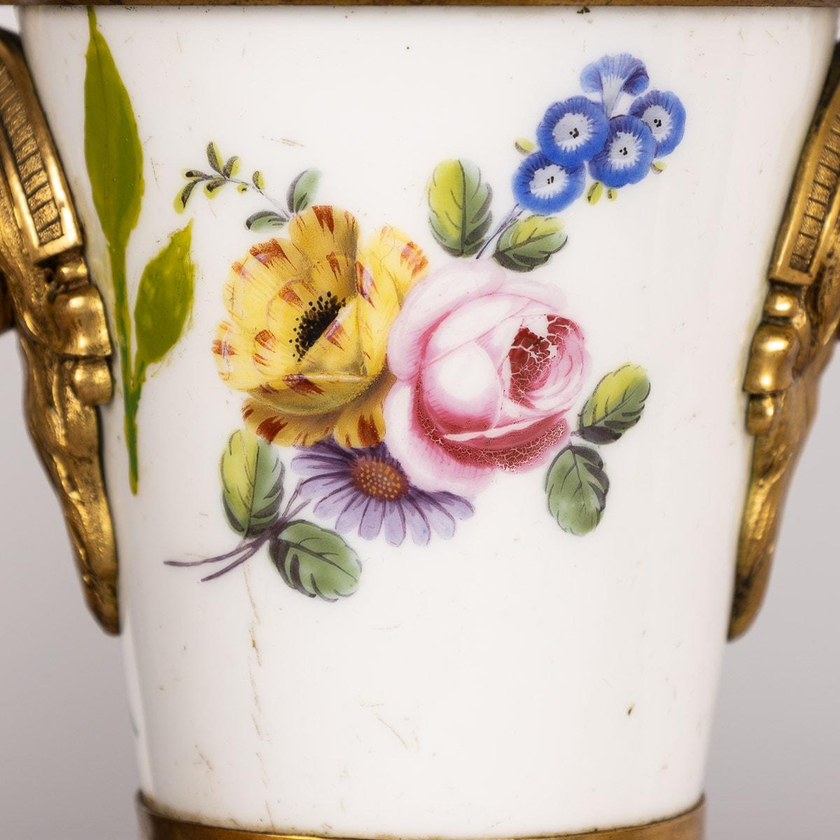 Französische Pourri Sevres-Vasen mit Goldbronze-Montierung aus dem 18. Jahrhundert, um 1770 im Angebot 5