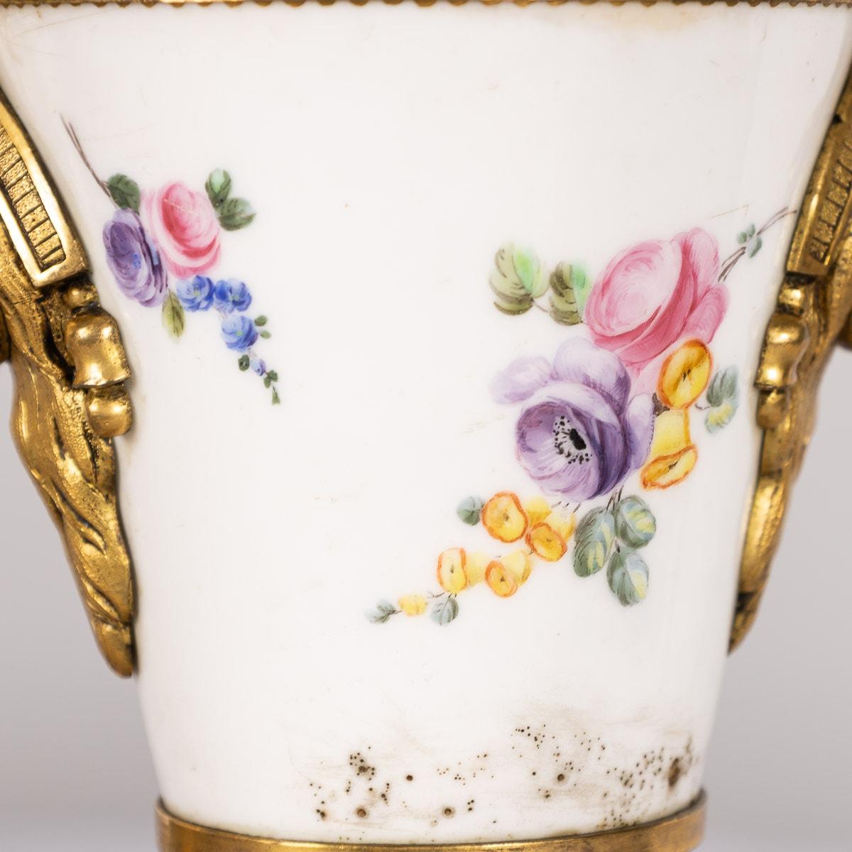 Französische Pourri Sevres-Vasen mit Goldbronze-Montierung aus dem 18. Jahrhundert, um 1770 im Angebot 6