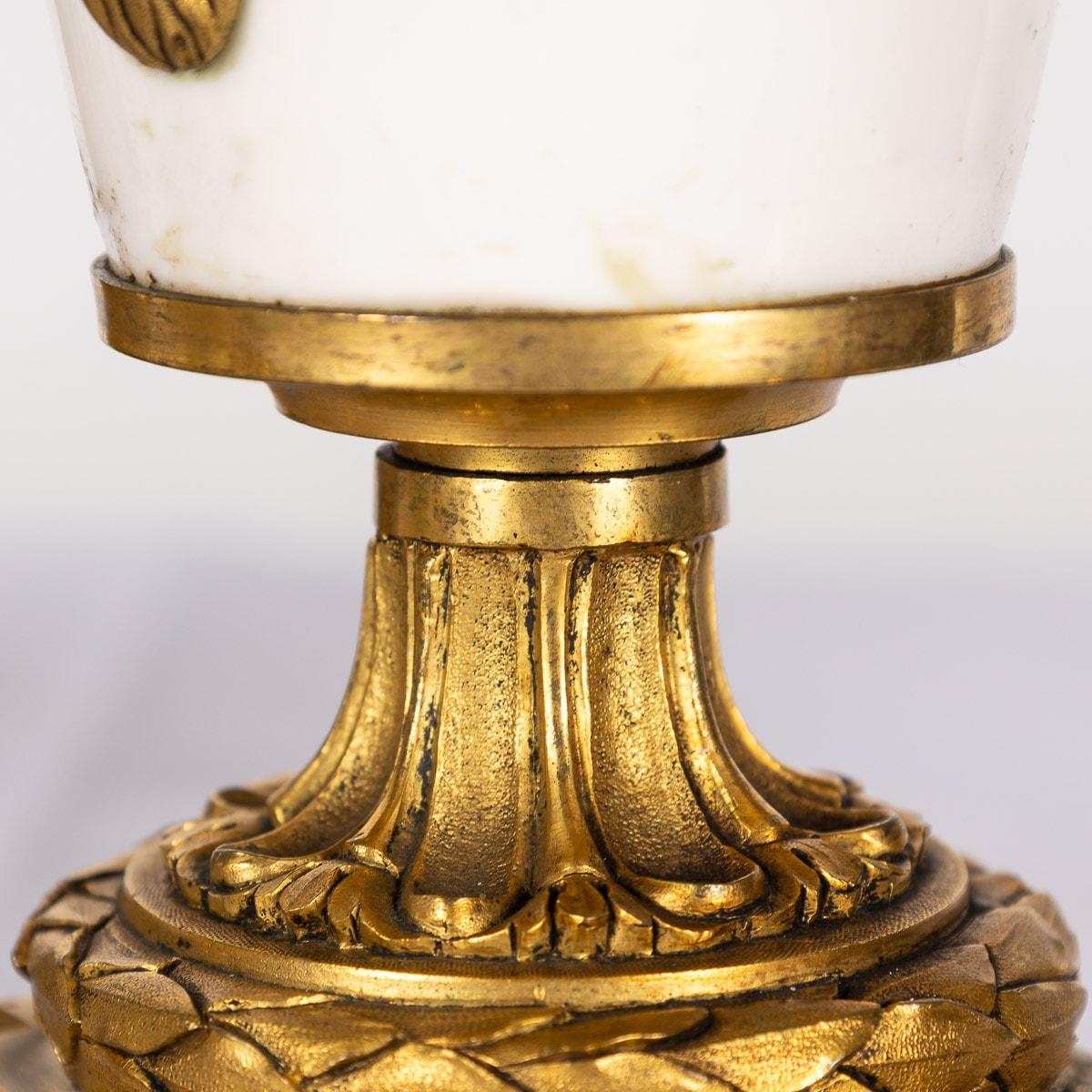 Französische Pourri Sevres-Vasen mit Goldbronze-Montierung aus dem 18. Jahrhundert, um 1770 im Angebot 8