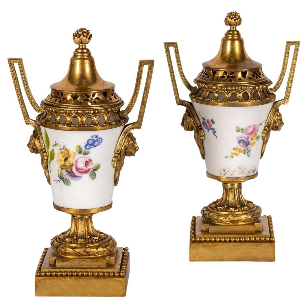 Französische Pourri Sevres-Vasen mit Goldbronze-Montierung aus dem 18. Jahrhundert, um 1770 im Angebot