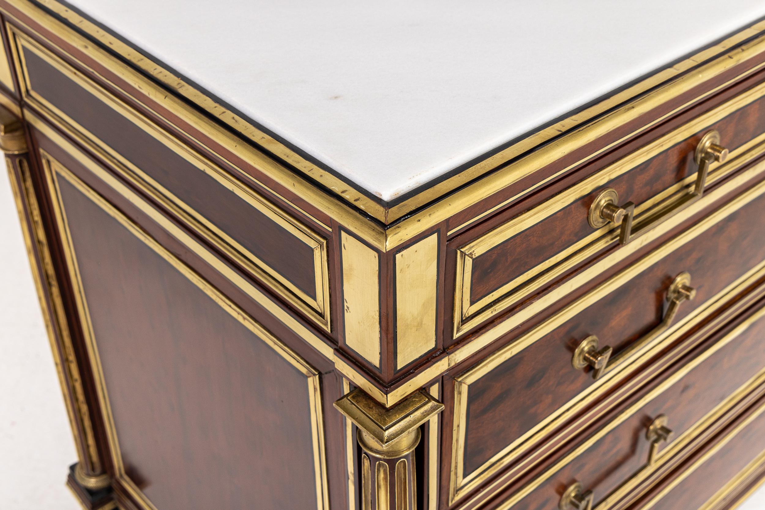 Commode francese in mogano del XVIII secolo, periodo Luigi XVI in vendita 7