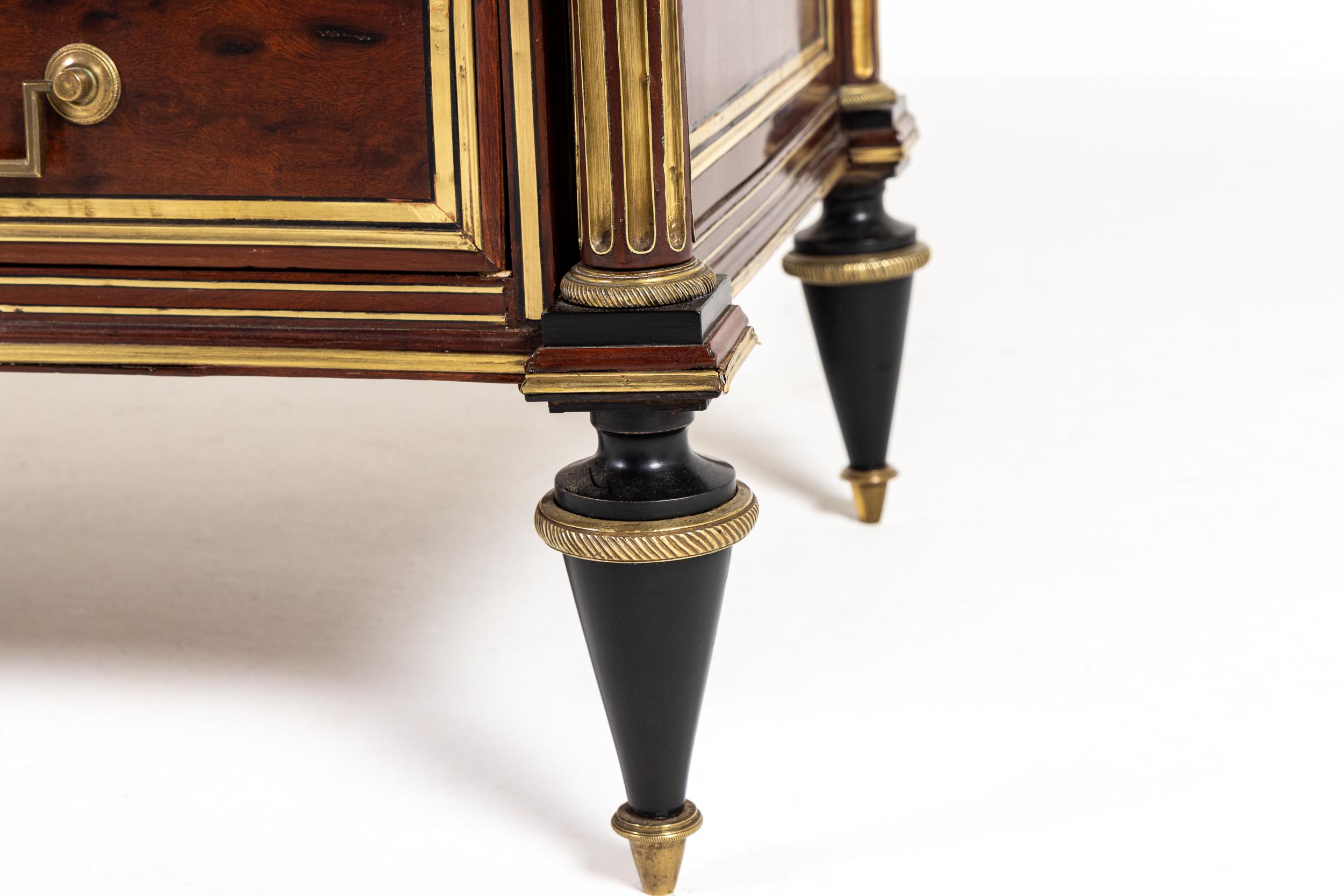 Mogano Commode francese in mogano del XVIII secolo, periodo Luigi XVI in vendita
