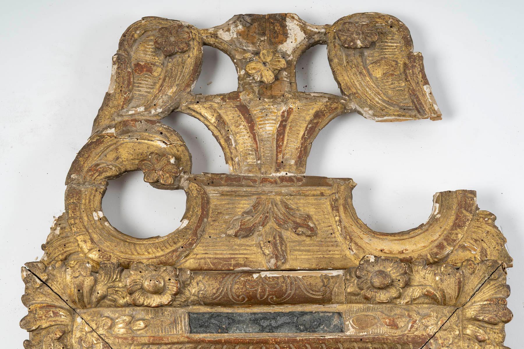 Spiegel aus dem 18. Jahrhundert, Louis XVI.

18. Jahrhundert Louis XVI geschnitzt und vergoldet Holzspiegel, mit antiken Vergoldung und Quecksilberglas, Restaurierung erforderlich, verkauft, wie sie ist.
H: 74,5cm, B: 45cm, T: 5cm