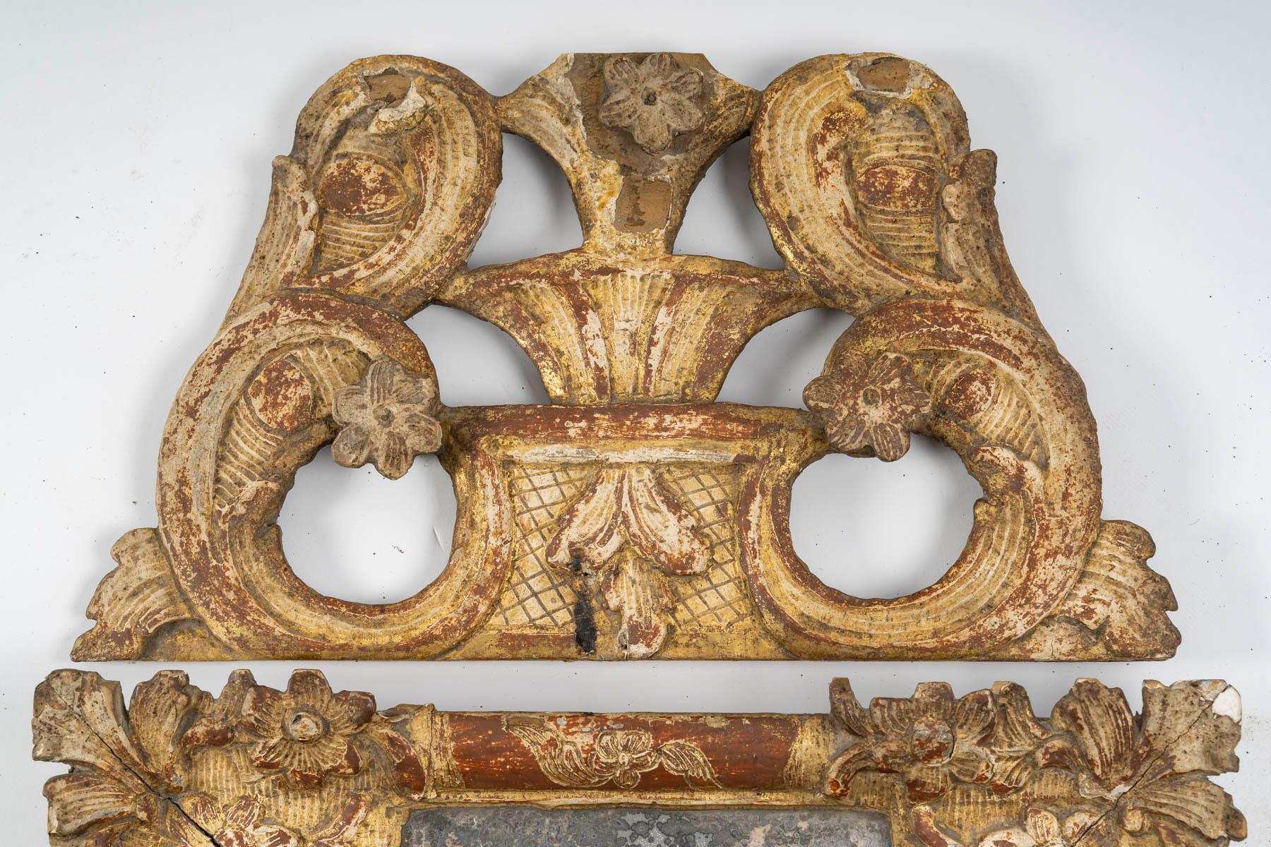 Spiegel aus dem 18. Jahrhundert, Louis XVI.

18. Jahrhundert Louis XVI geschnitzt und vergoldet Holzspiegel, mit antiken Vergoldung und Quecksilberglas, Restaurierung erforderlich, verkauft, wie sie ist.
H: 74,5cm, B: 45cm, T: 5cm
