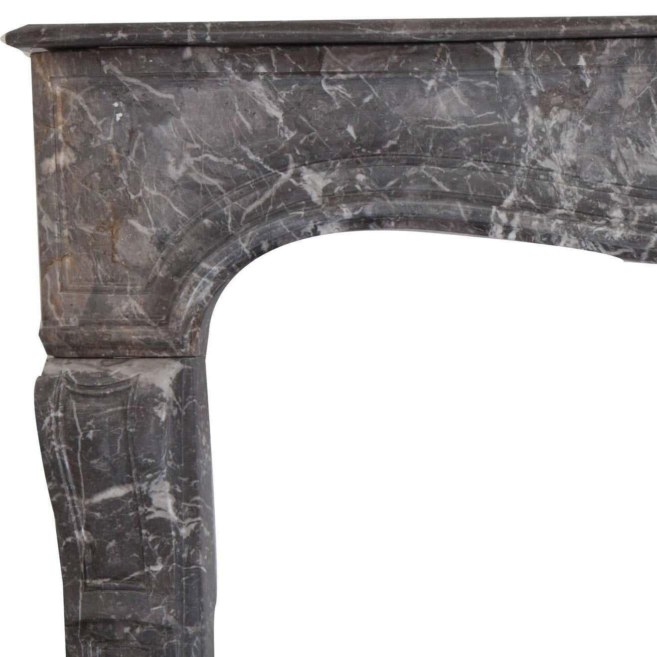 Français Cheminée en marbre Anne's de style Louis XVI du 18ème siècle en vente
