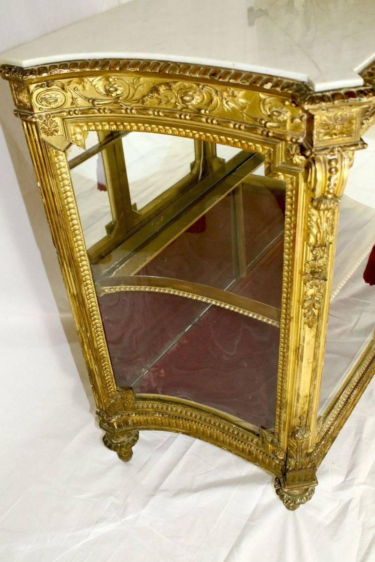 18th Century Louis XVI Style Carved Giltwood Low Vitrine with Carrara Marble Top For Sale 7